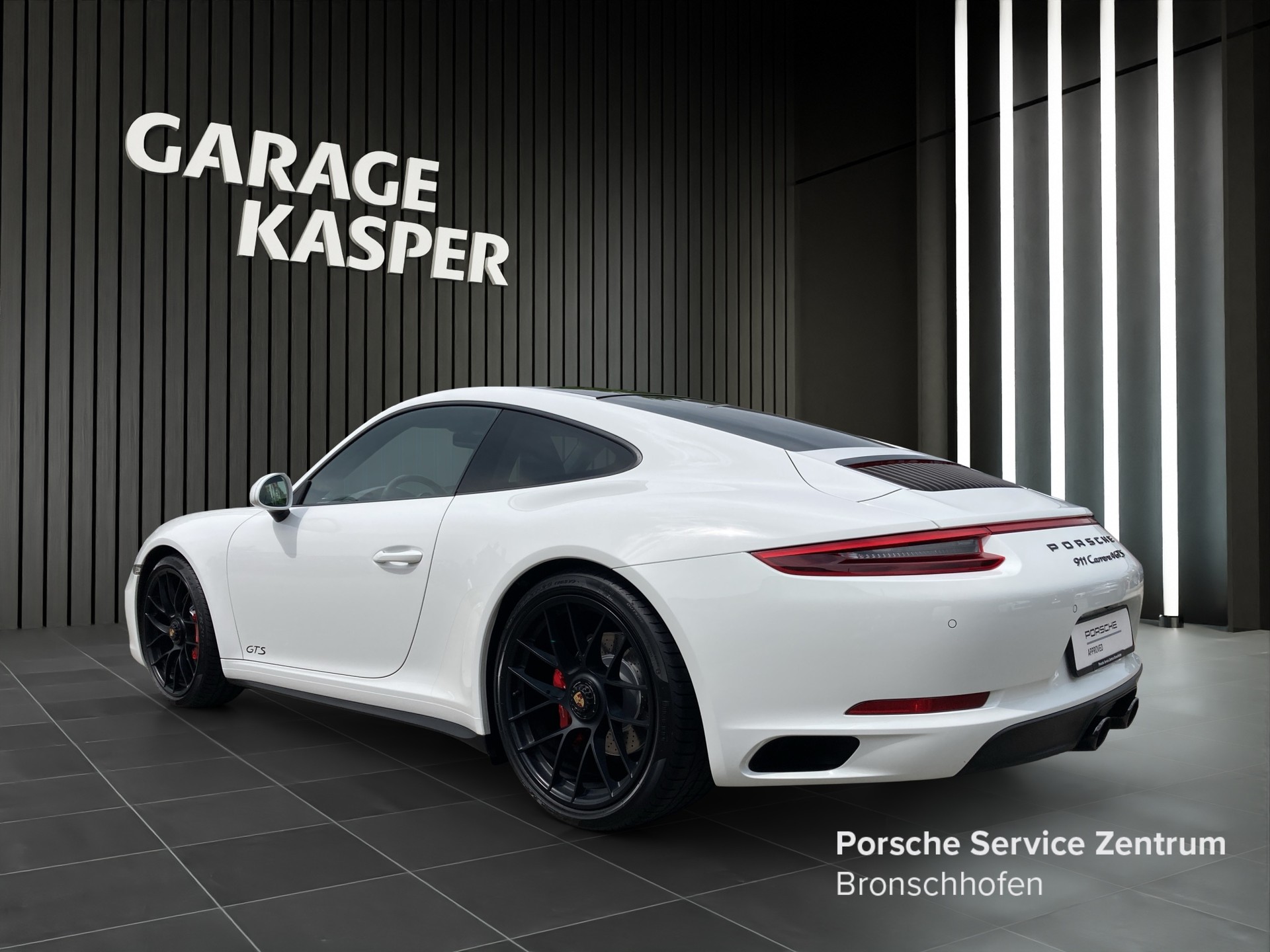 PORSCHE 911 Carrera 4 GTS-image-2