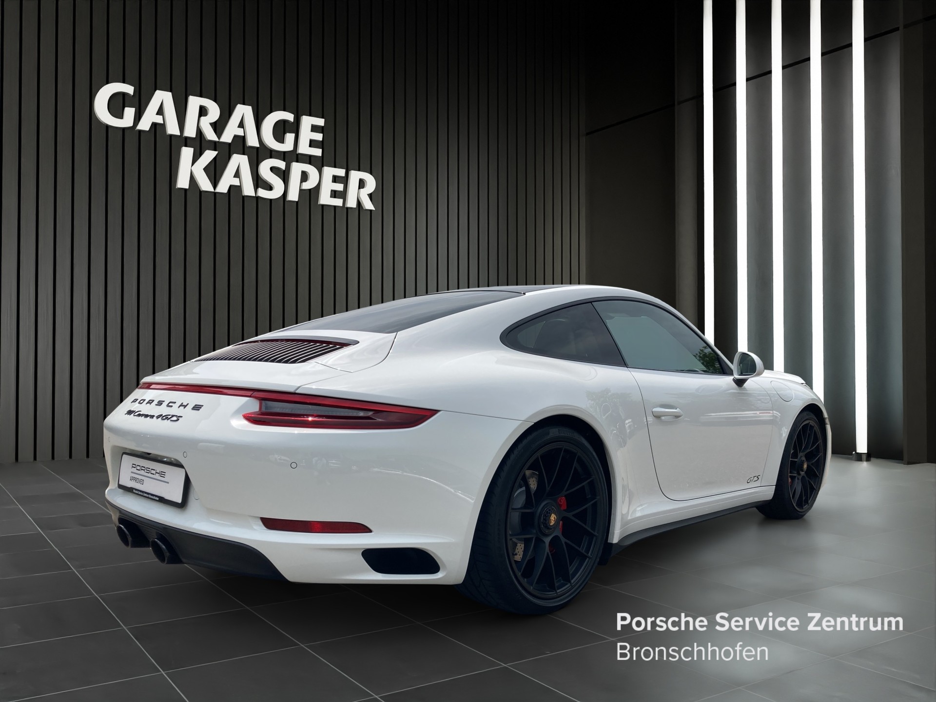 PORSCHE 911 Carrera 4 GTS-image-4