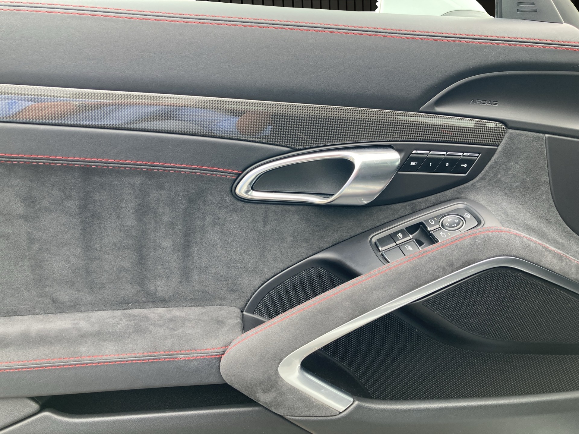 PORSCHE 911 Carrera 4 GTS-image-10