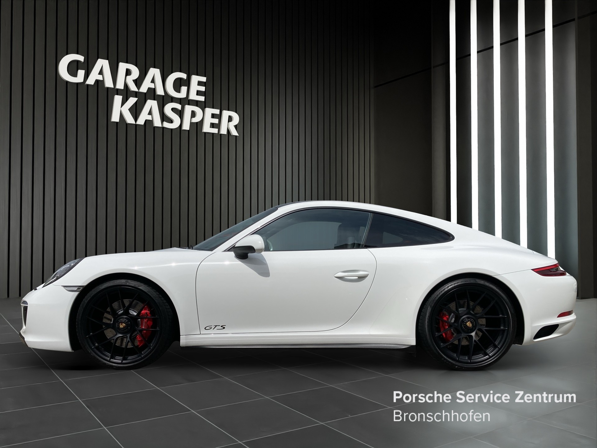 PORSCHE 911 Carrera 4 GTS-image-1
