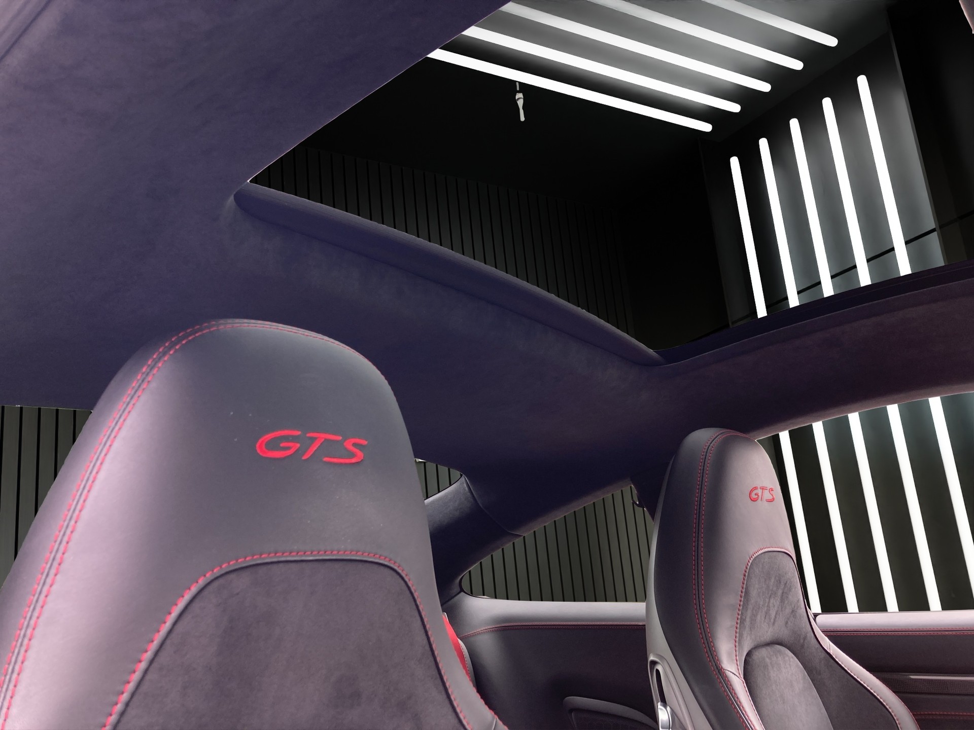 PORSCHE 911 Carrera 4 GTS-image-16