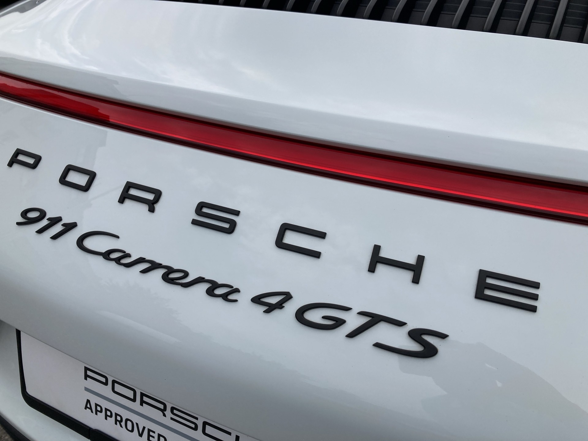 PORSCHE 911 Carrera 4 GTS-image-18