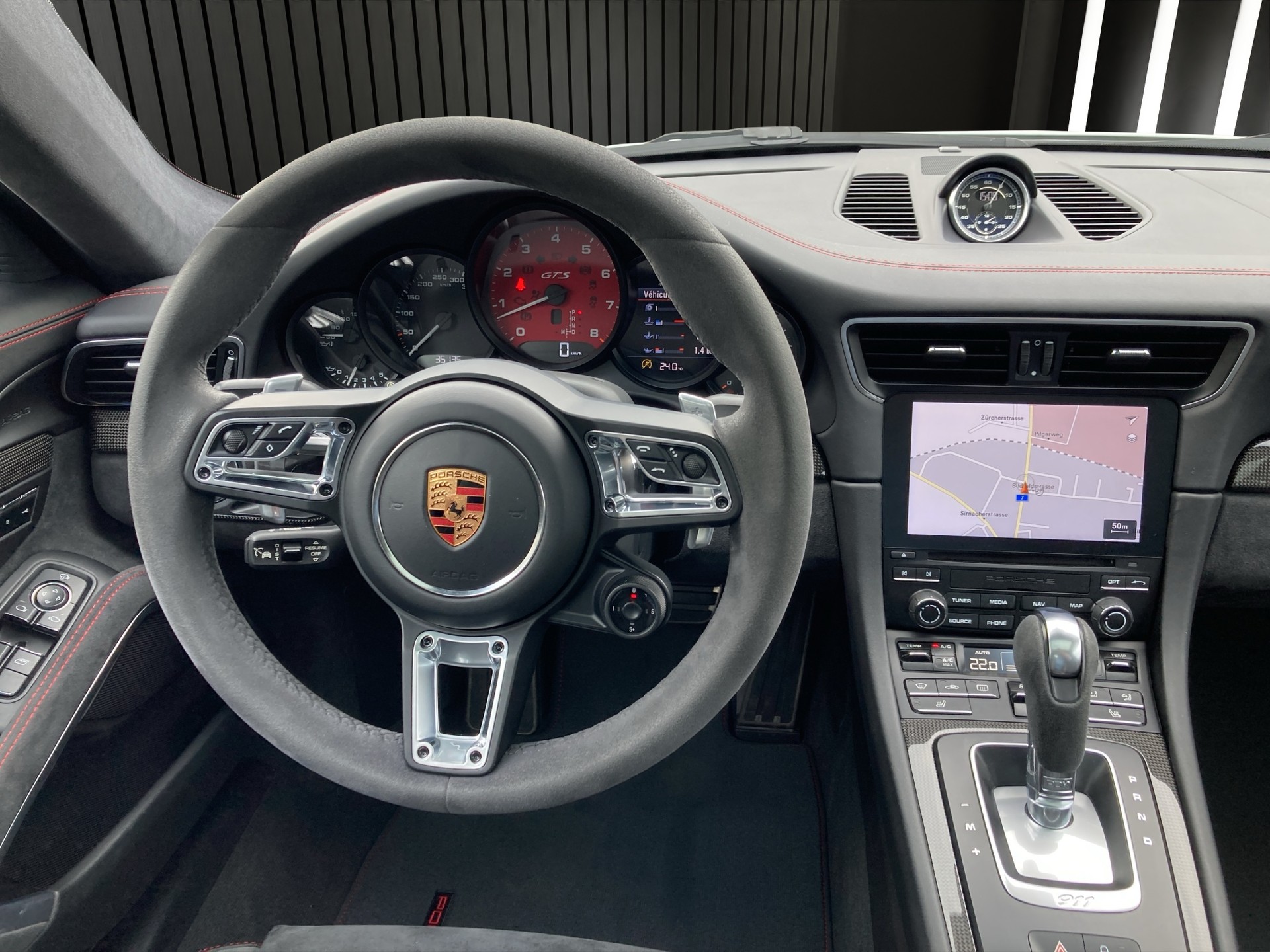 PORSCHE 911 Carrera 4 GTS-image-12