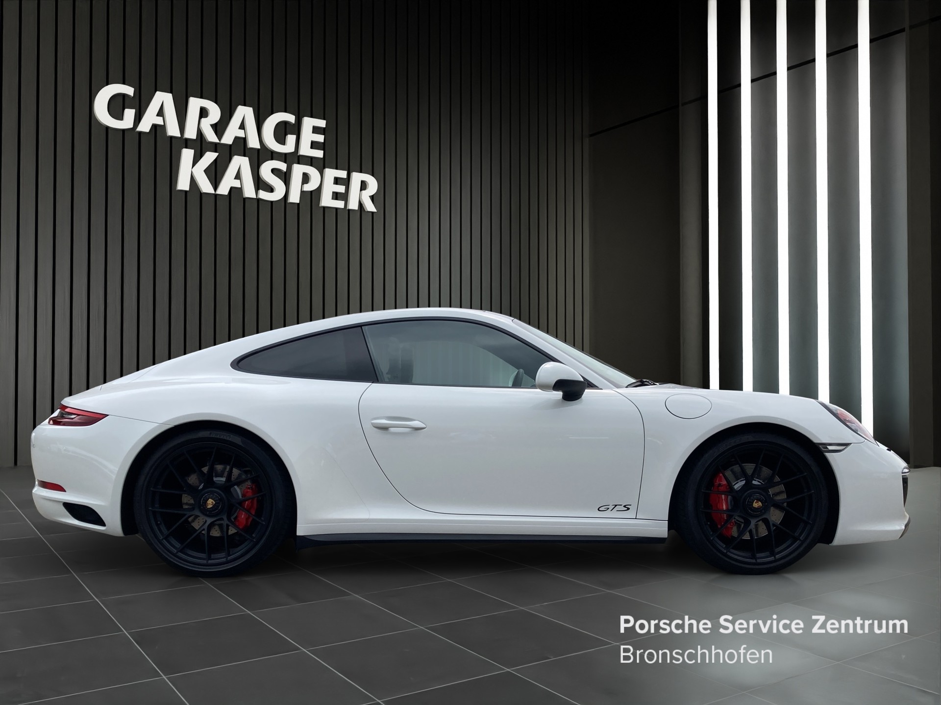 PORSCHE 911 Carrera 4 GTS-image-5