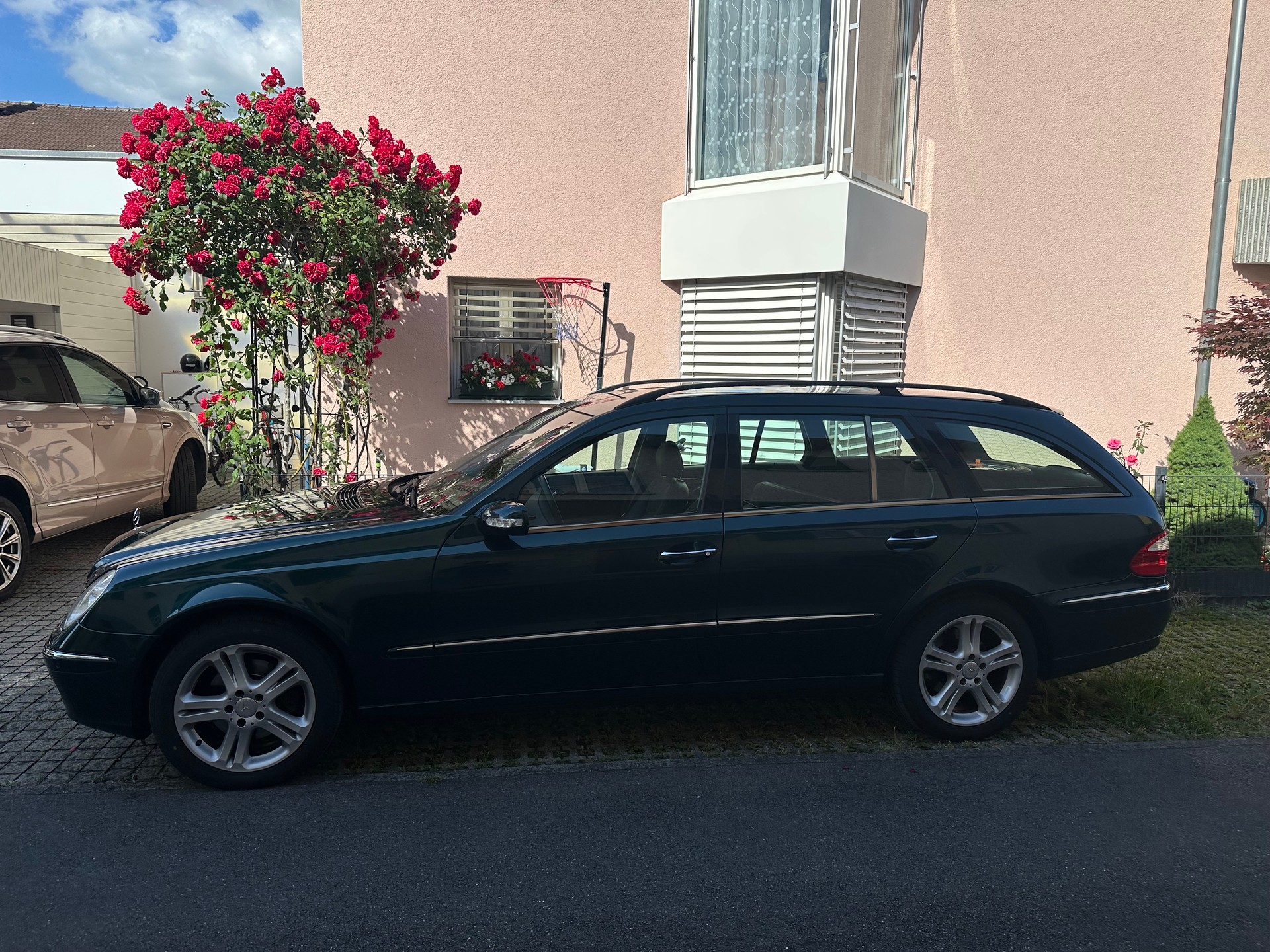 MERCEDES-BENZ E 320 Avantgarde 4Matic Automatic-image-1