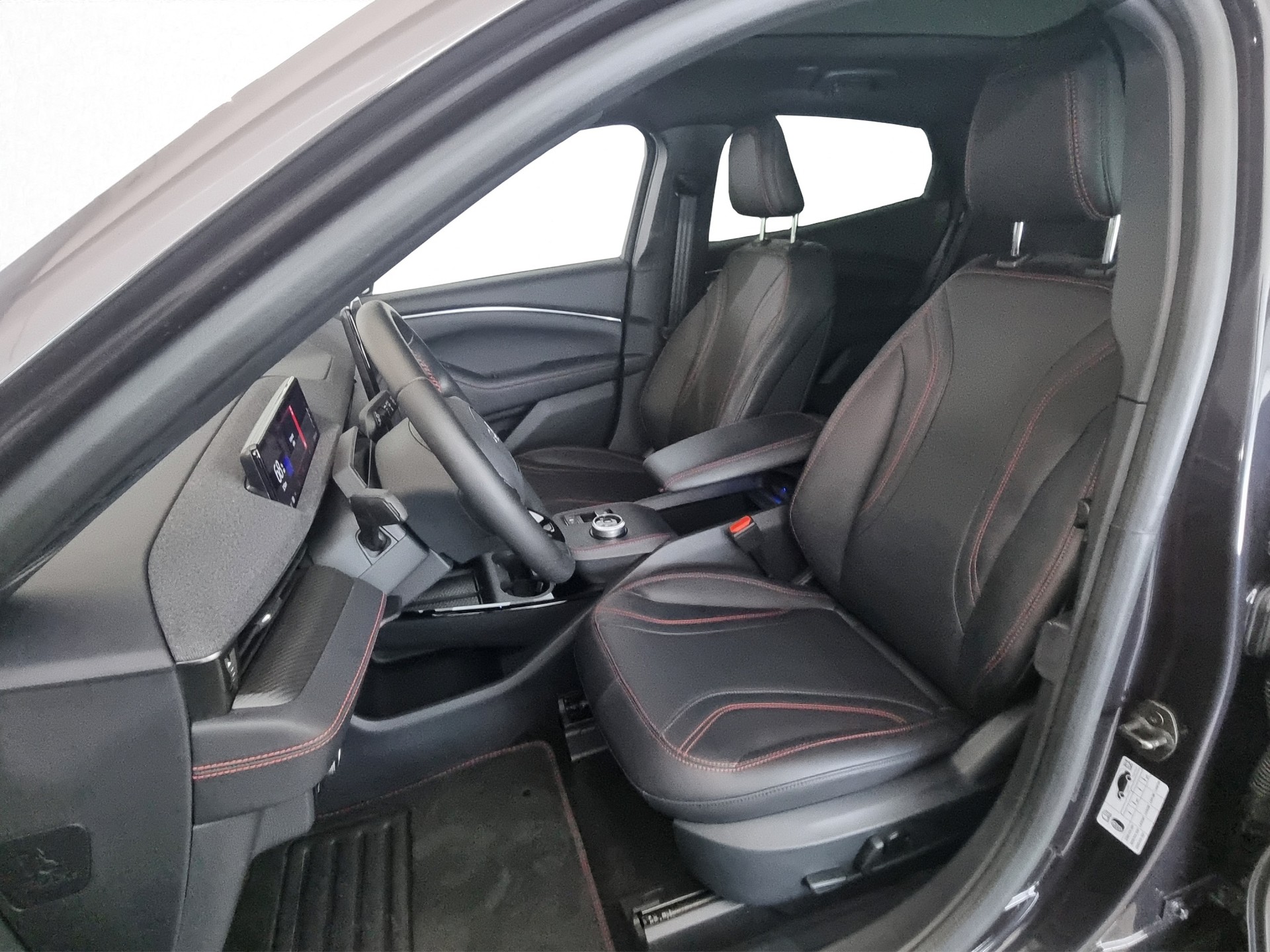 FORD Mustang MACH-E AWD 99 kWh-image-5