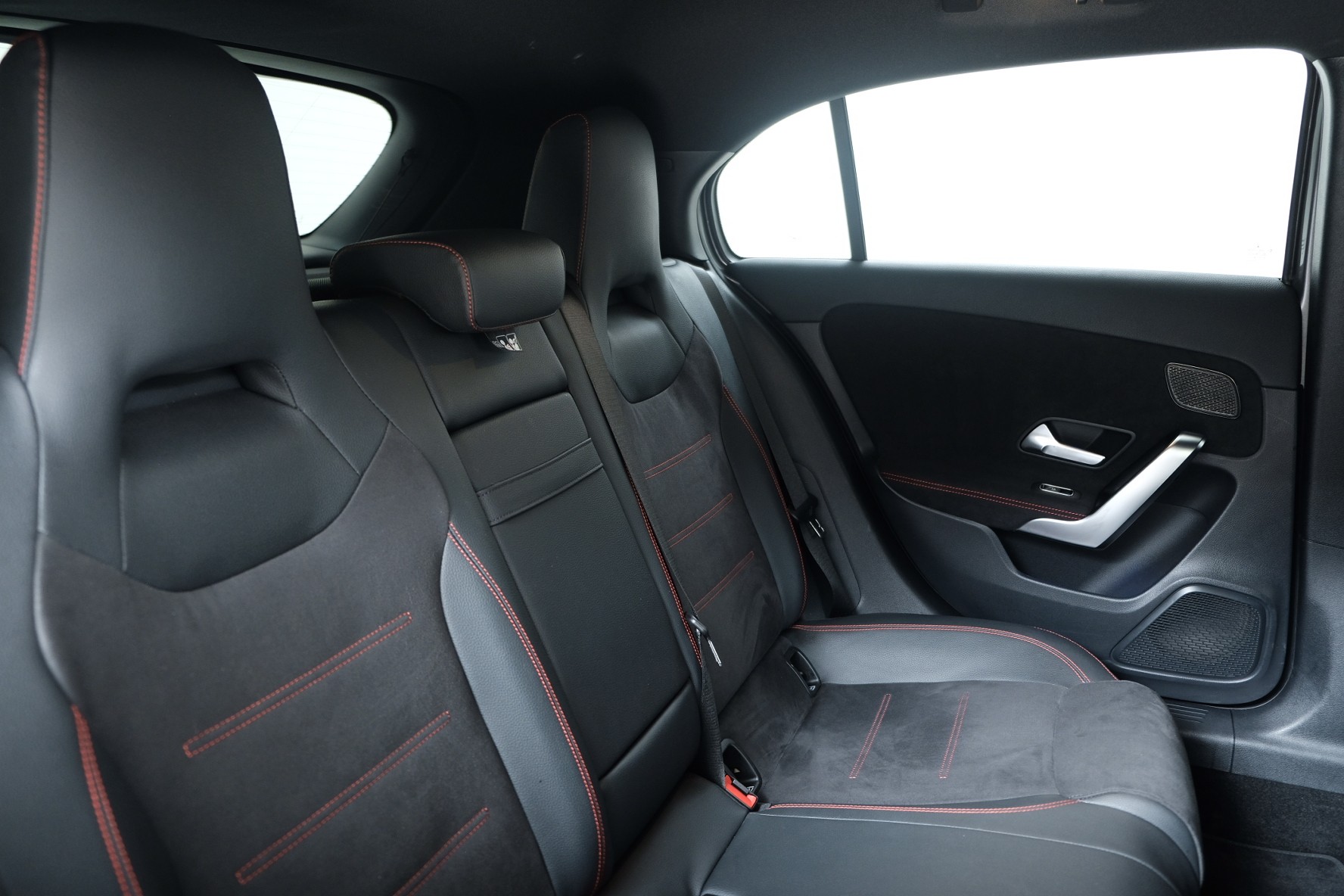 MERCEDES-BENZ A 200 AMG Line 7G-DCT-image-11