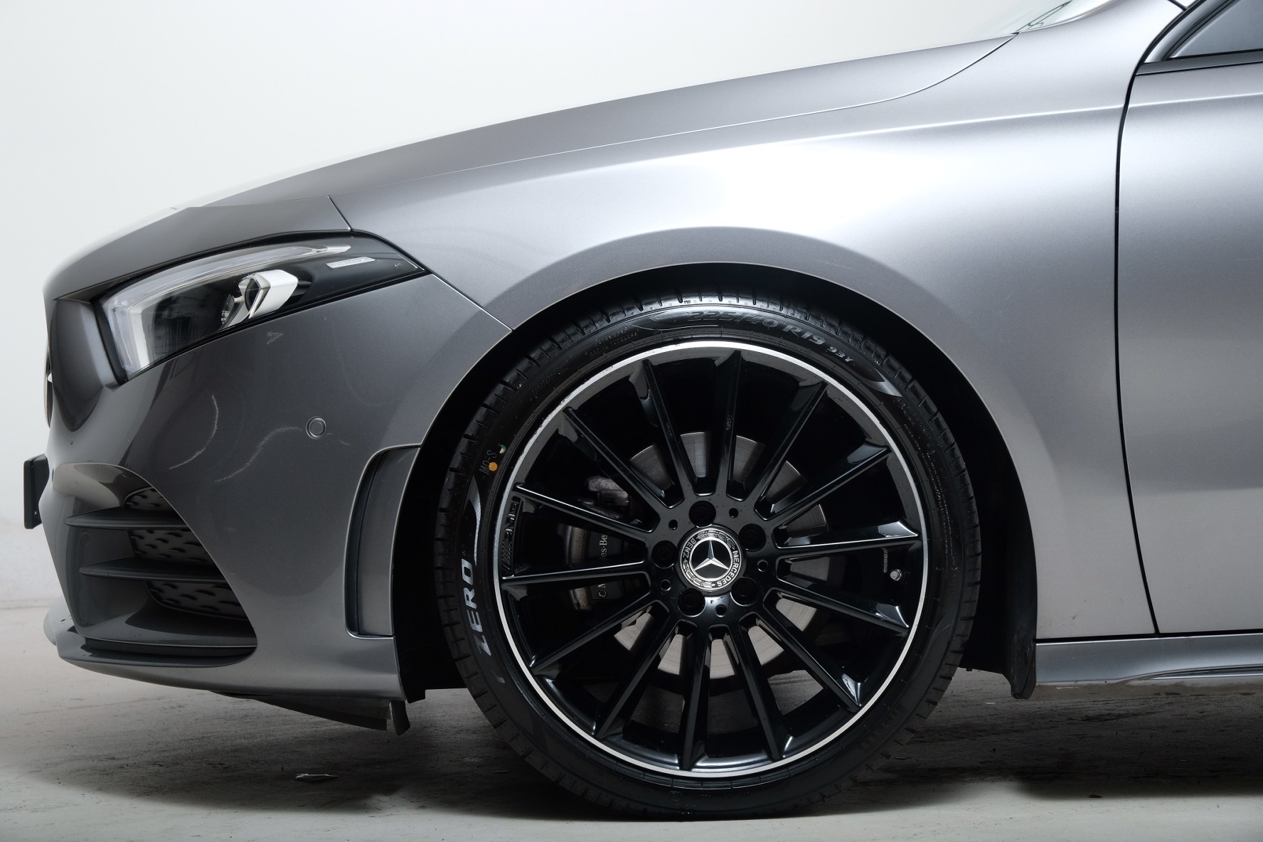 MERCEDES-BENZ A 200 AMG Line 7G-DCT-image-2