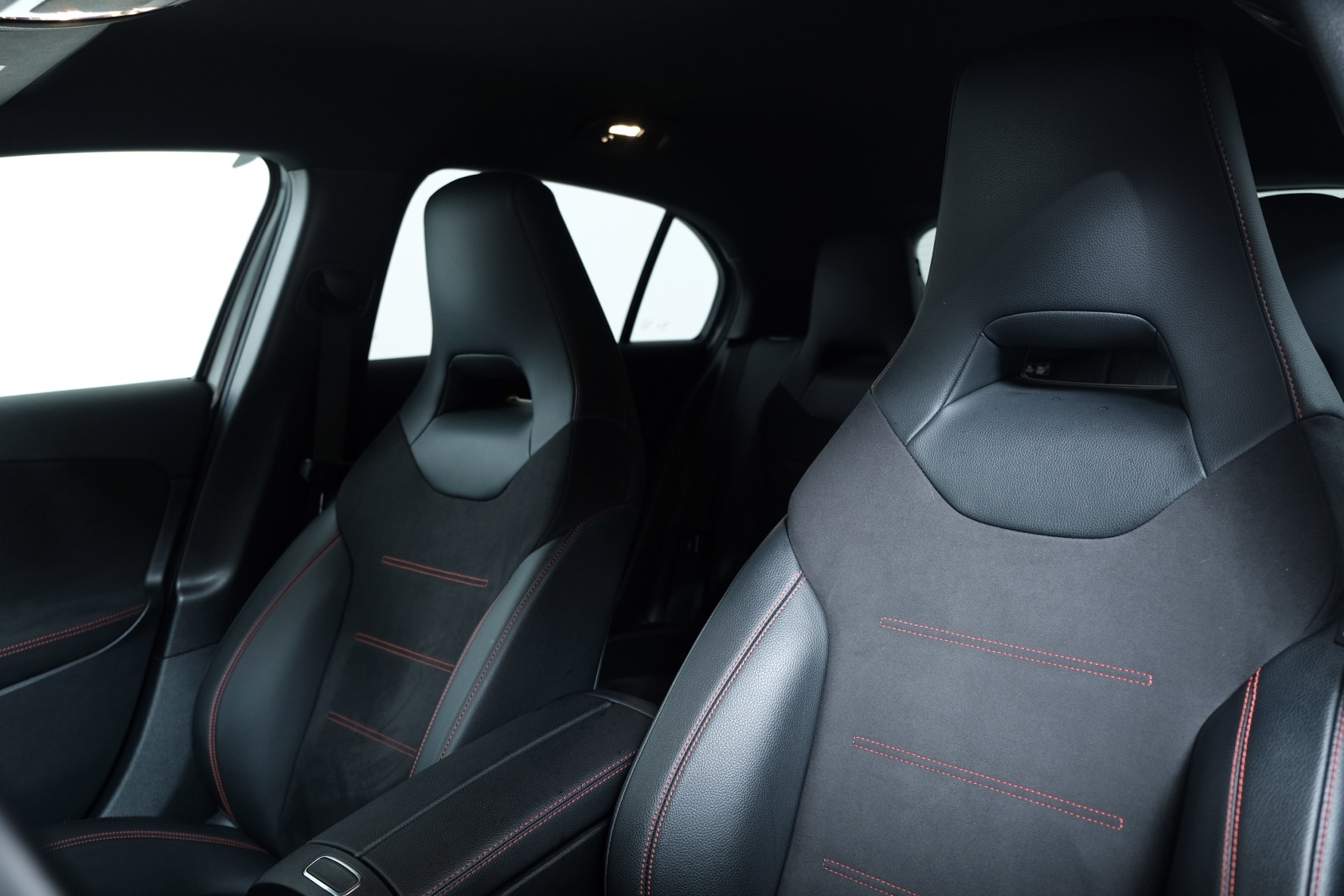 MERCEDES-BENZ A 200 AMG Line 7G-DCT-image-10