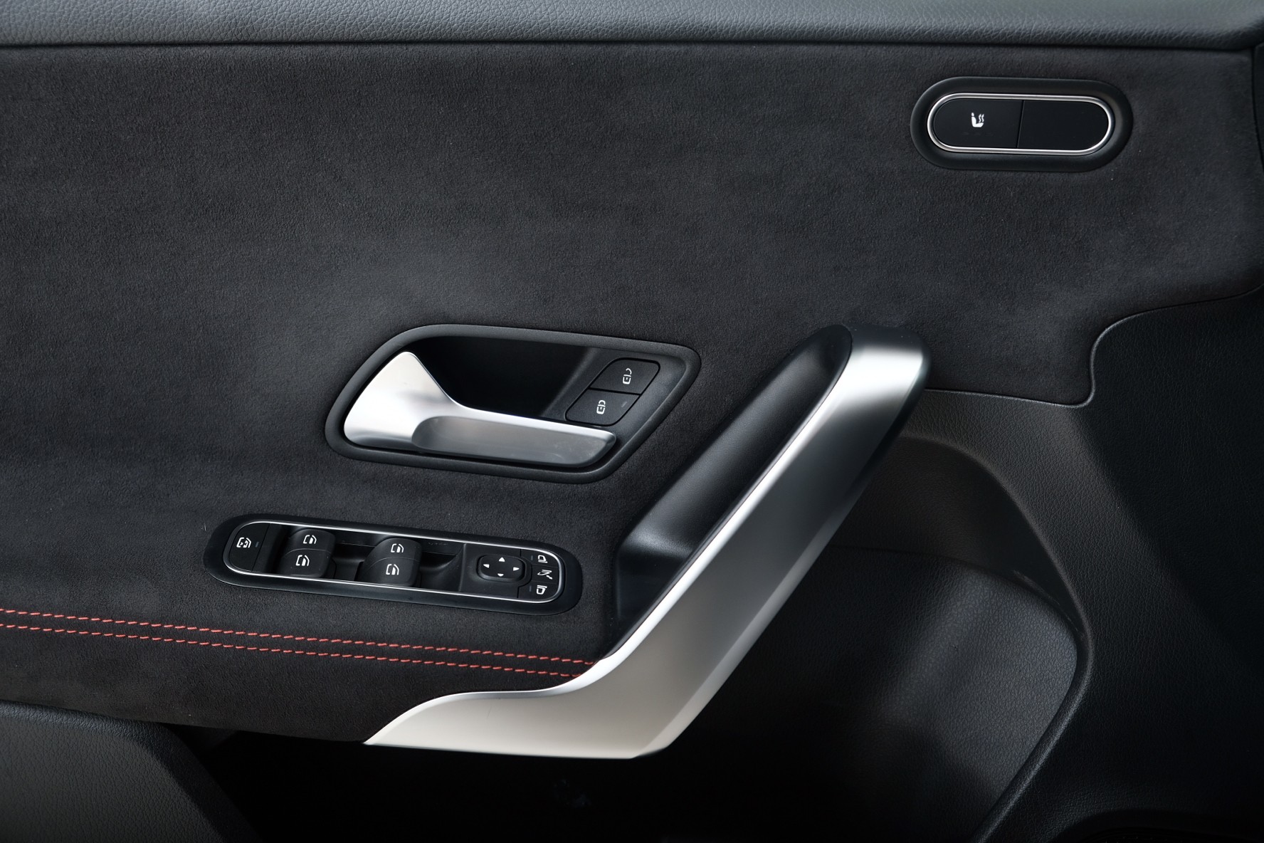 MERCEDES-BENZ A 200 AMG Line 7G-DCT-image-9