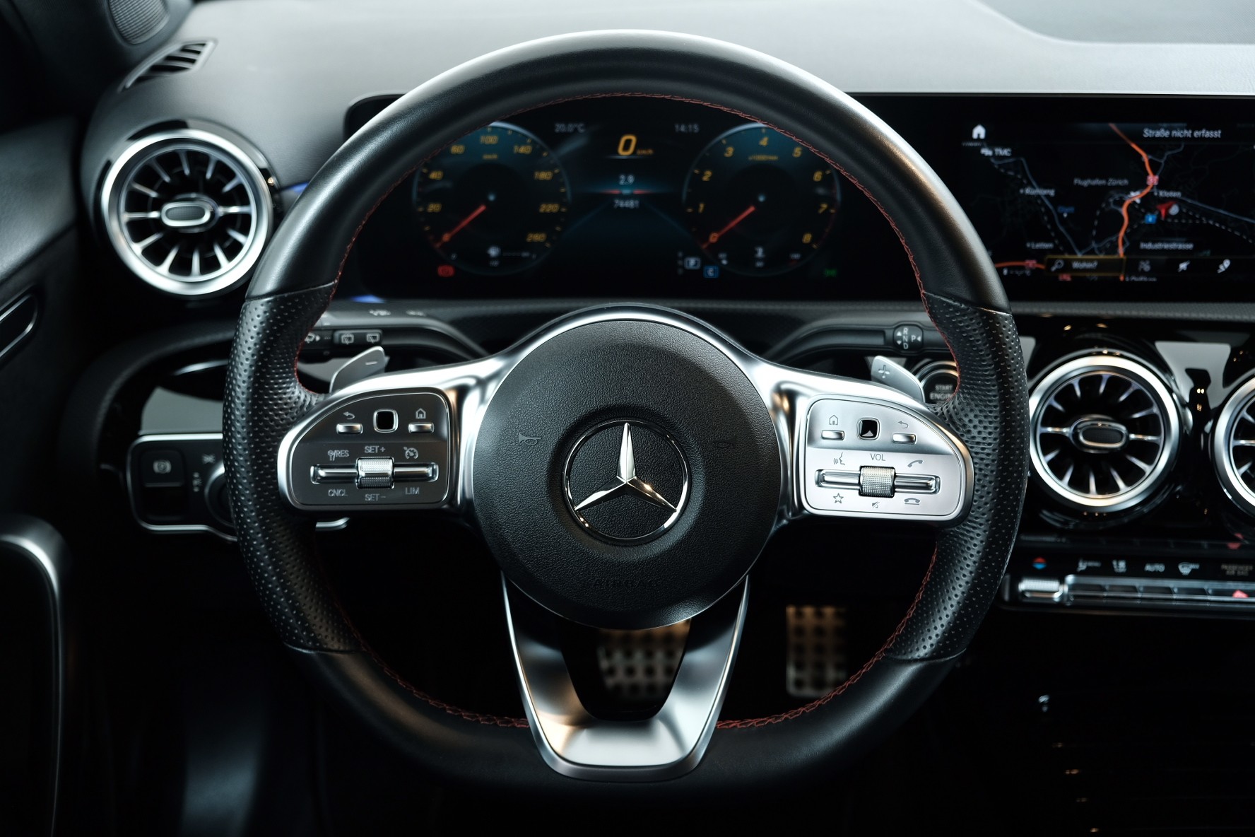 MERCEDES-BENZ A 200 AMG Line 7G-DCT-image-7