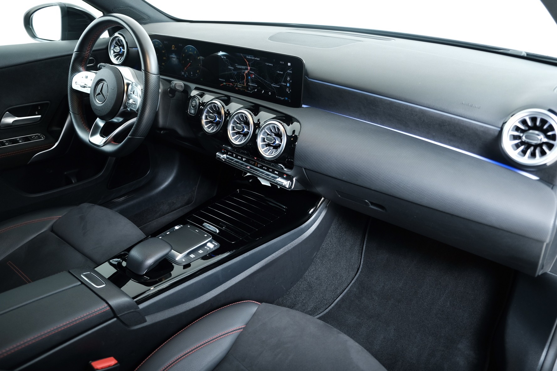 MERCEDES-BENZ A 200 AMG Line 7G-DCT-image-5