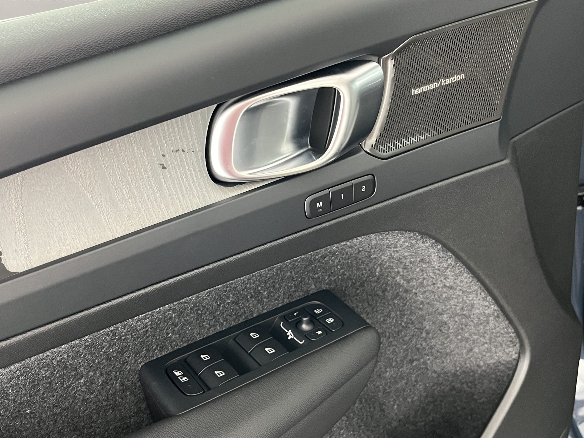 VOLVO EX40 Twin Ultra Xcentric AWD-image-11