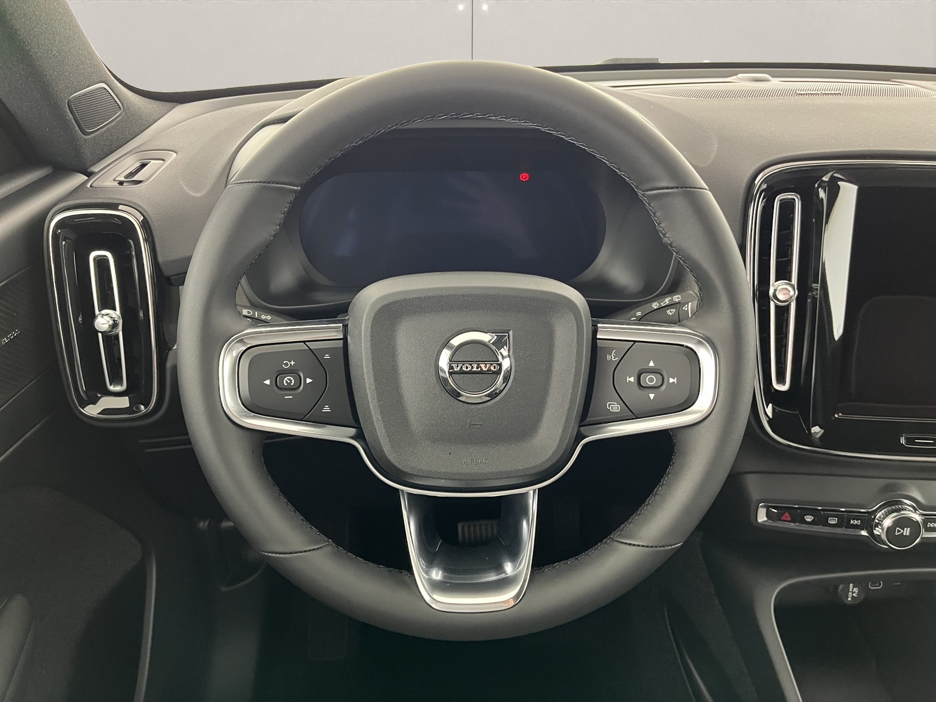 VOLVO EX40 Twin Ultra Xcentric AWD-image-10