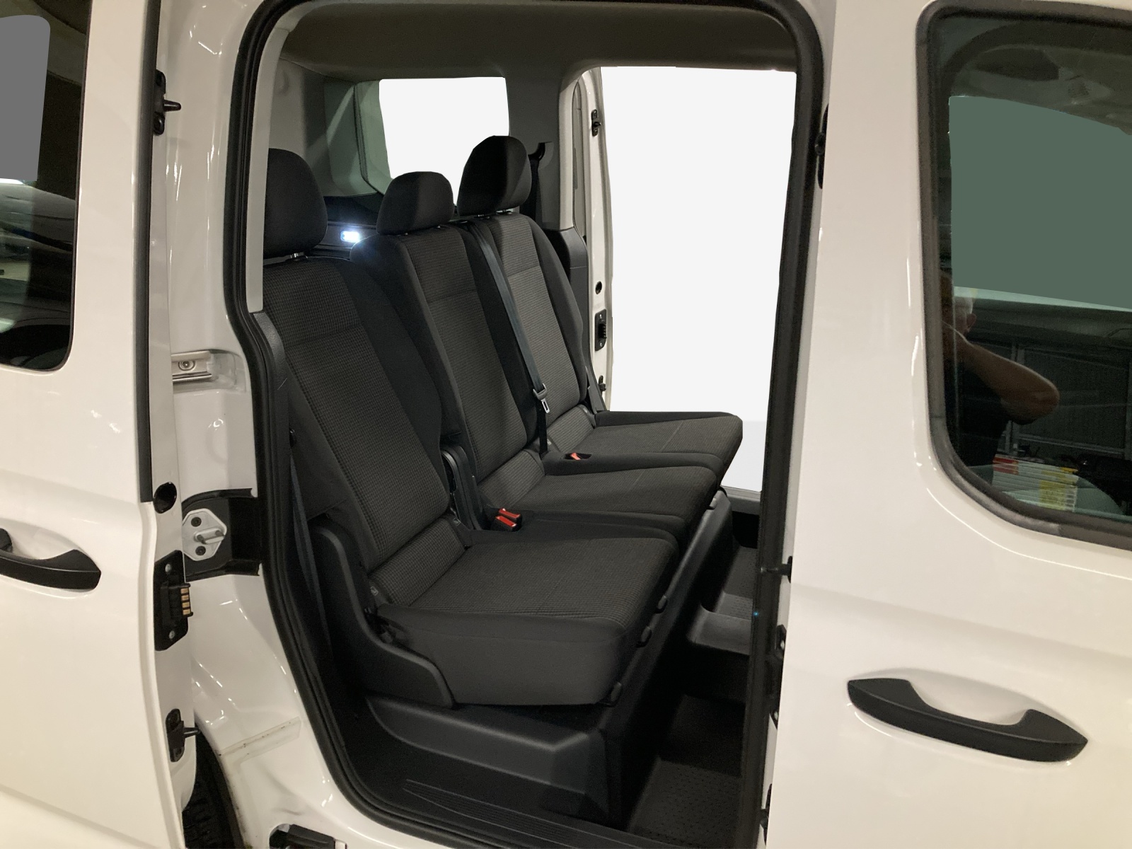 VW Caddy Kombi 2.0TDI-image-13