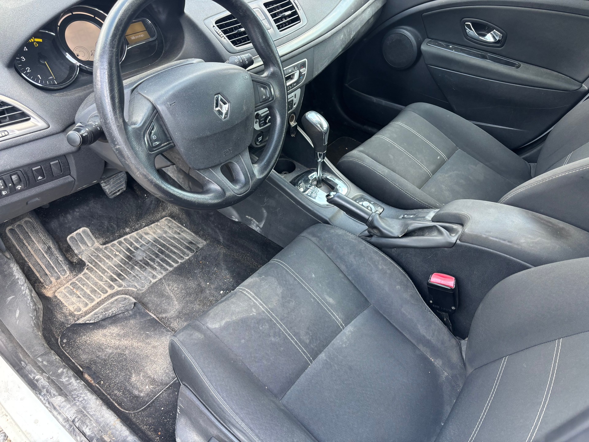 RENAULT Mégane Grandtour 1.5 dCi Dynamique EDC-image-8