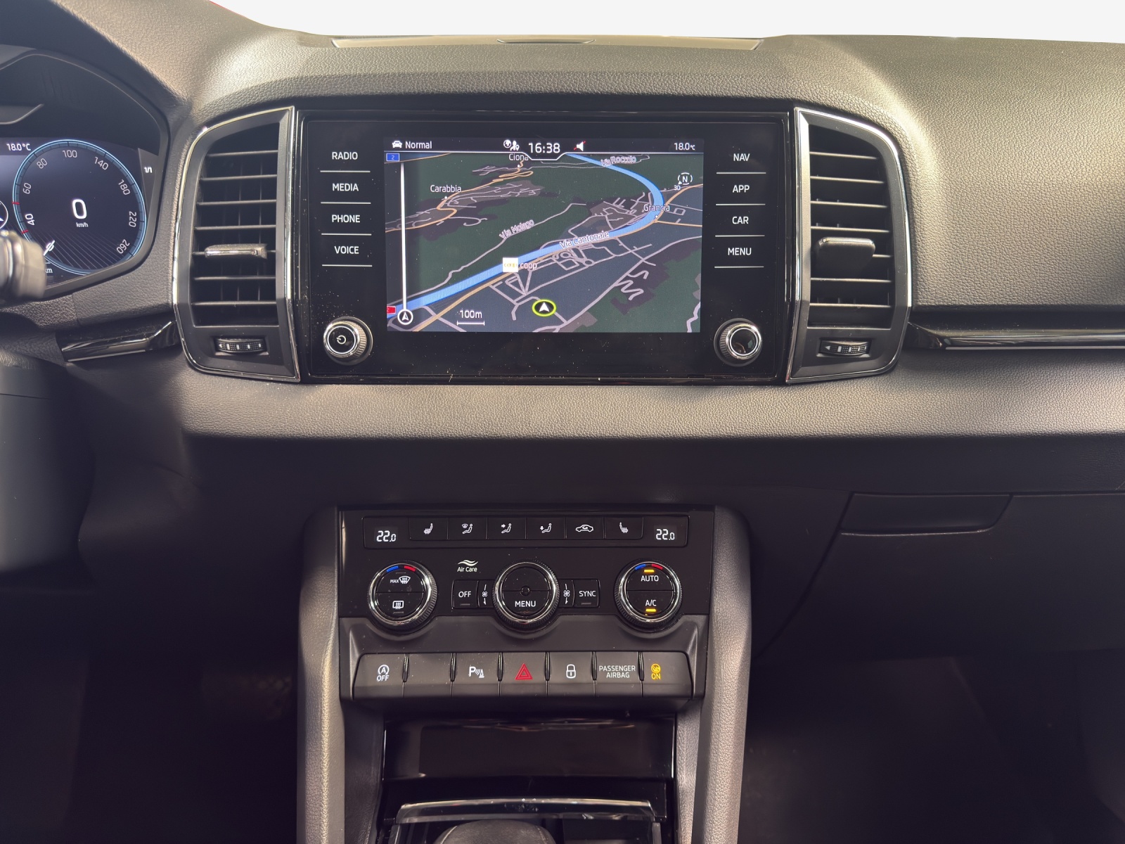 SKODA Karoq 2.0 TDI CR Style 4x4 DSG-image-10
