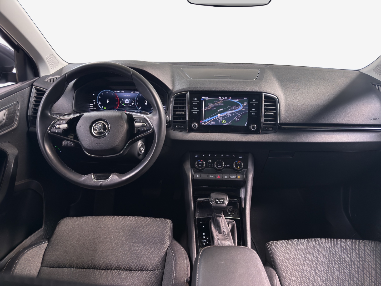 SKODA Karoq 2.0 TDI CR Style 4x4 DSG-image-8