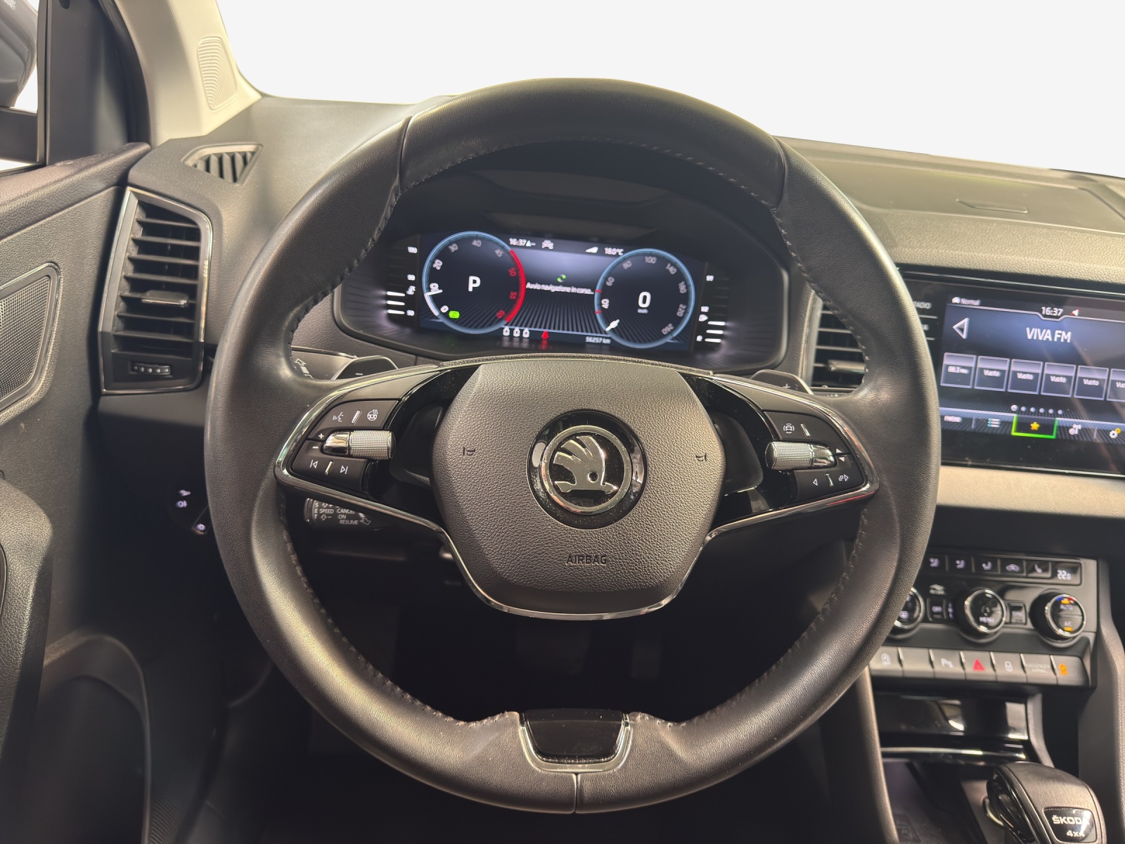 SKODA Karoq 2.0 TDI CR Style 4x4 DSG-image-9