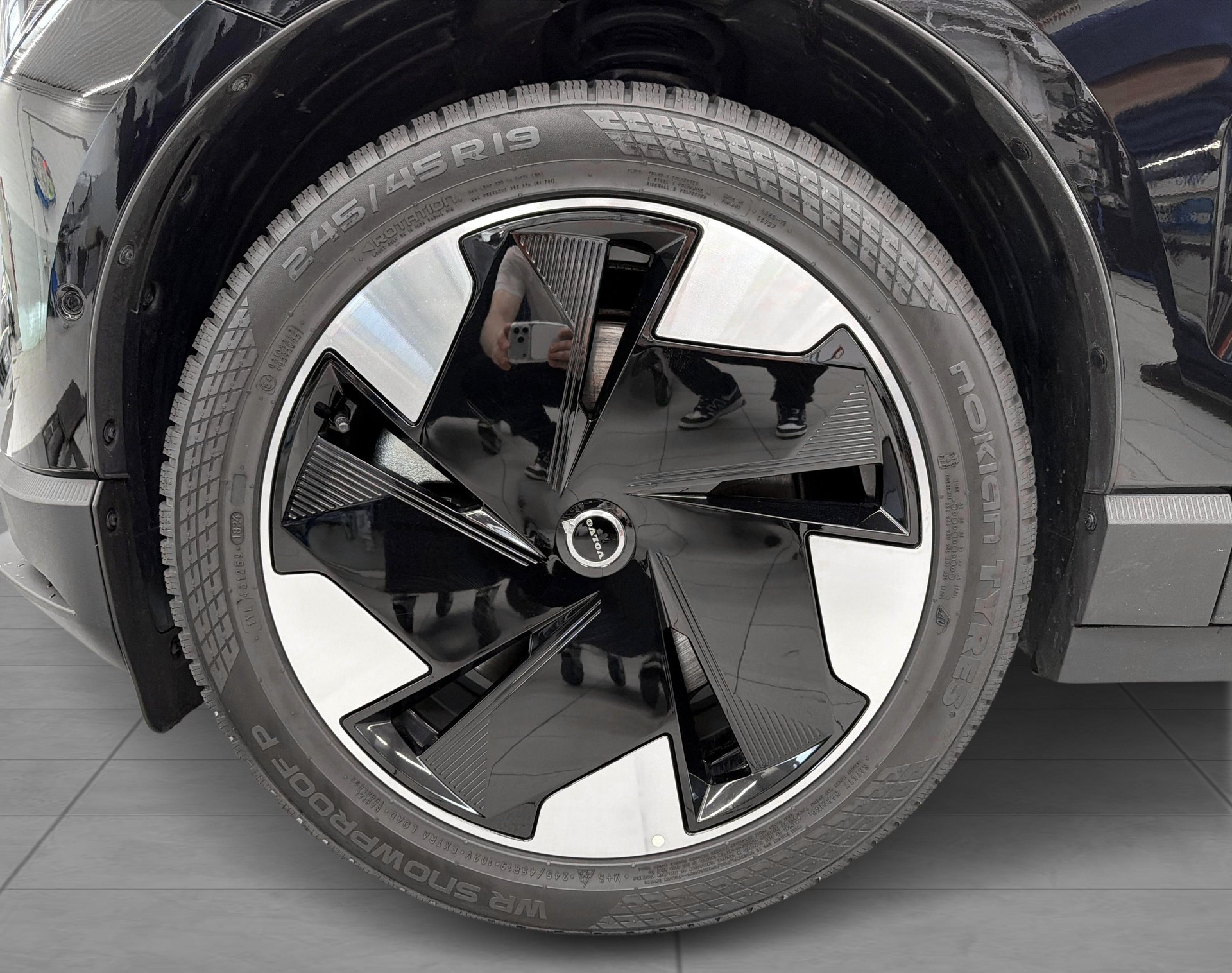 VOLVO EX 30 E60 Twin Ultra Performanc-image-6