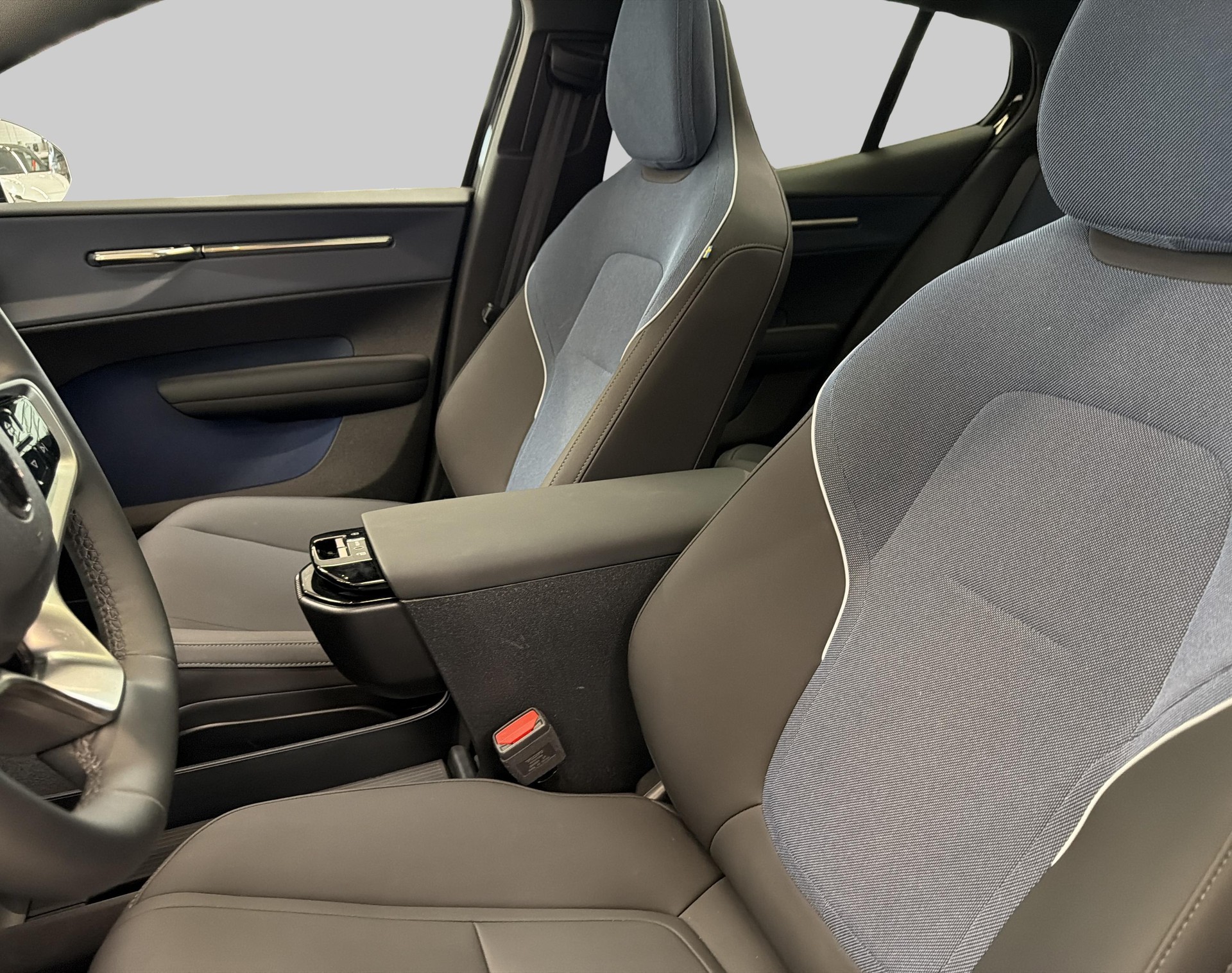 VOLVO EX 30 E60 Twin Ultra Performanc-image-14
