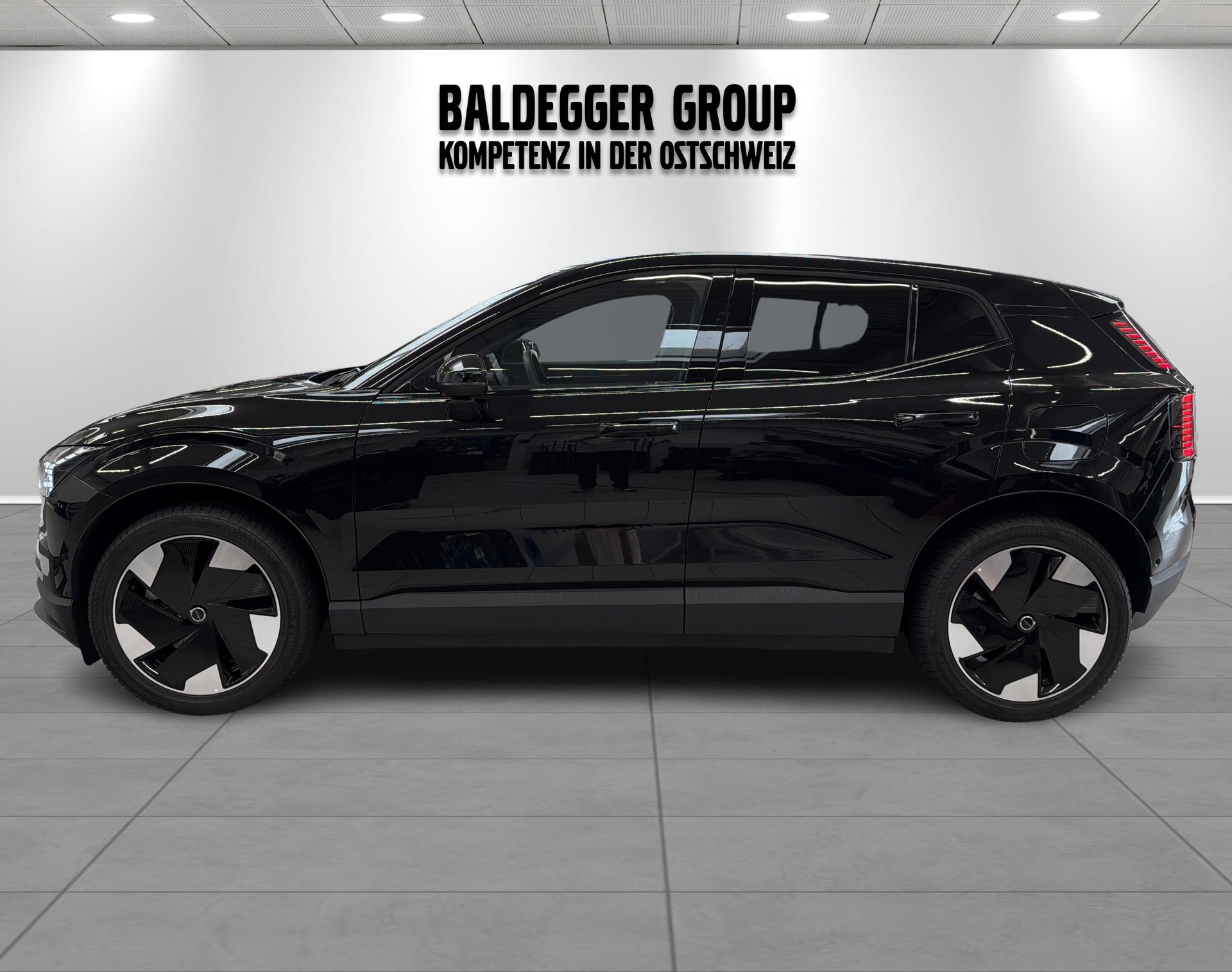 VOLVO EX 30 E60 Twin Ultra Performanc-showroom-element-1