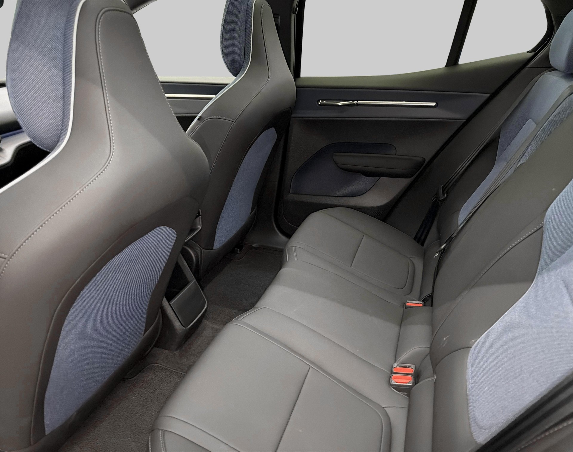 VOLVO EX 30 E60 Twin Ultra Performanc-image-9