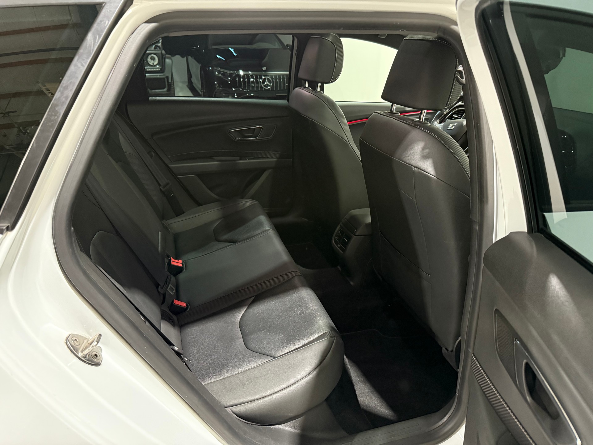 SEAT Leon ST 2.0 TSI Cupra 300 4 Drive DSG (CH)-image-14