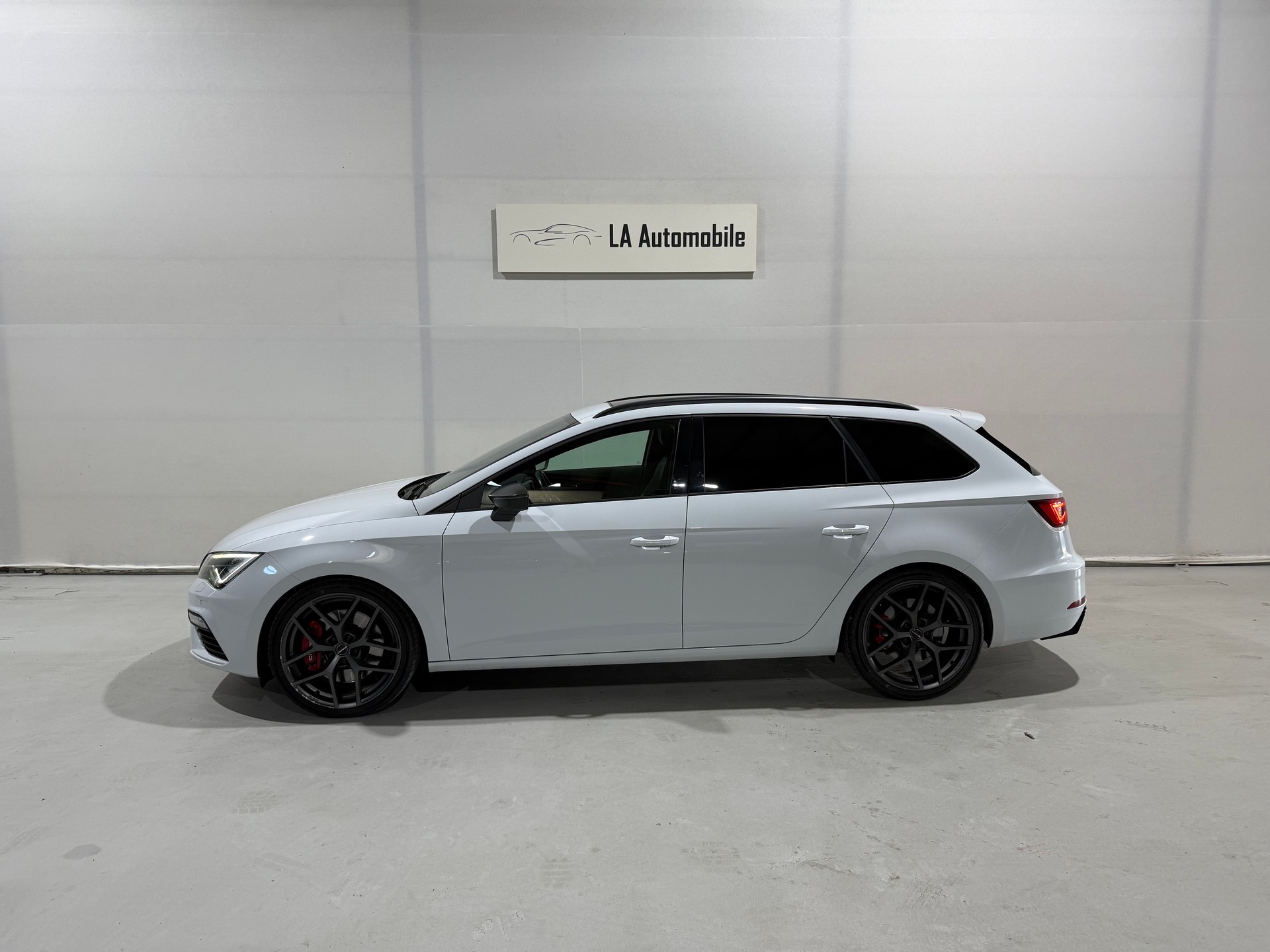 SEAT Leon ST 2.0 TSI Cupra 300 4 Drive DSG (CH)-image-2