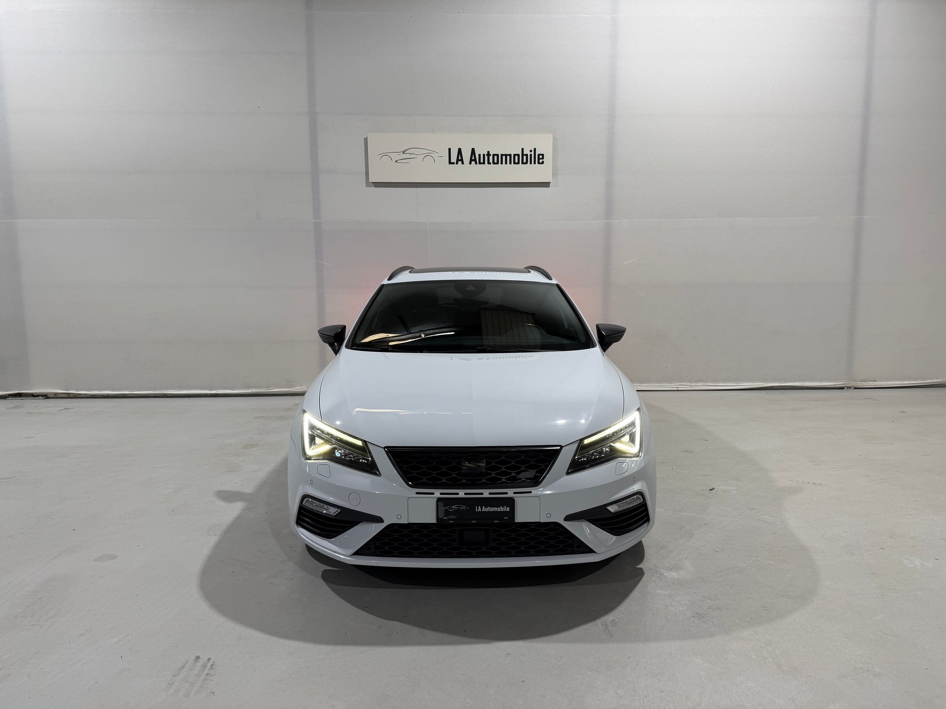 SEAT Leon ST 2.0 TSI Cupra 300 4 Drive DSG (CH)-image-3