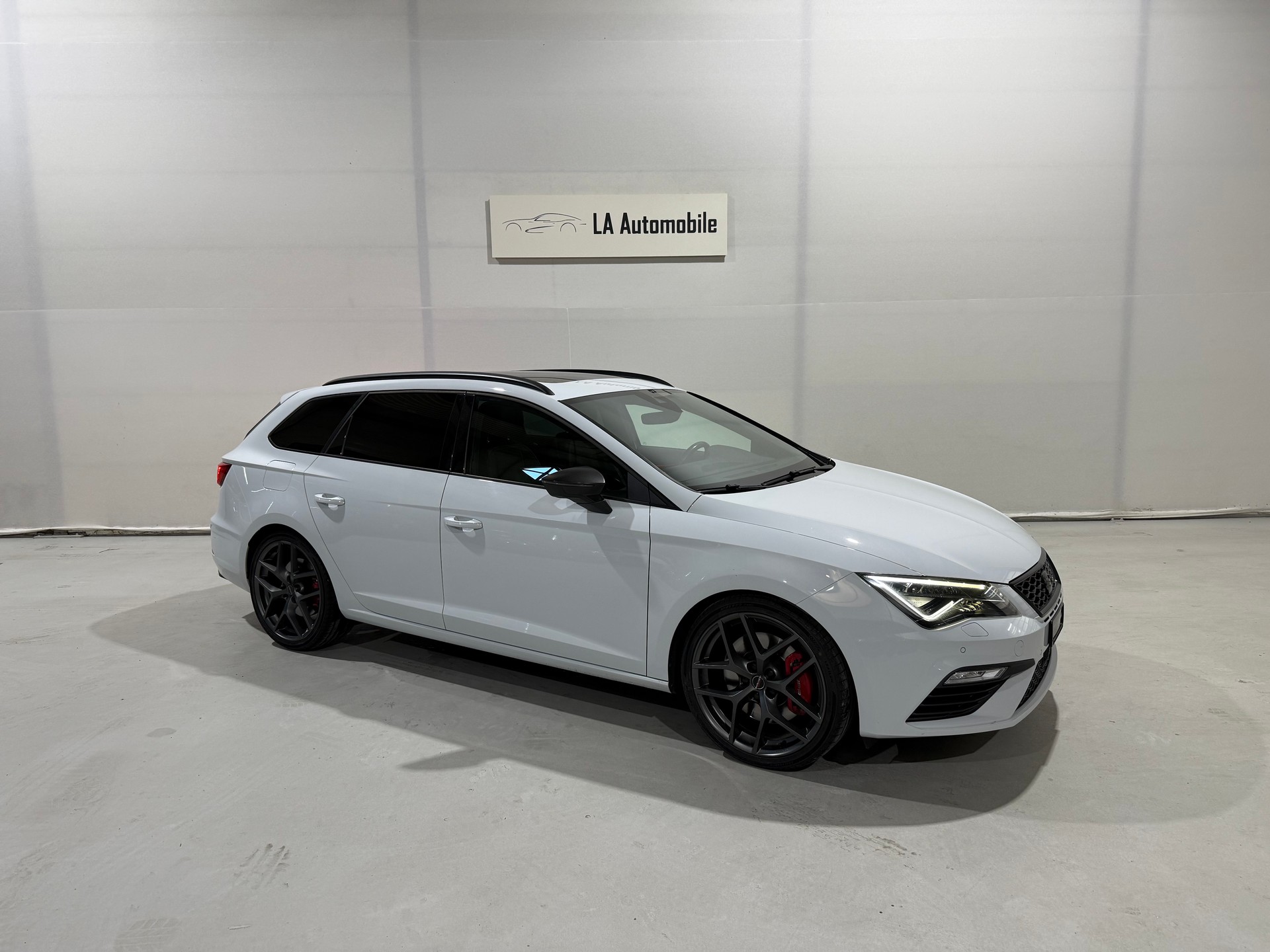 SEAT Leon ST 2.0 TSI Cupra 300 4 Drive DSG (CH)-image-5
