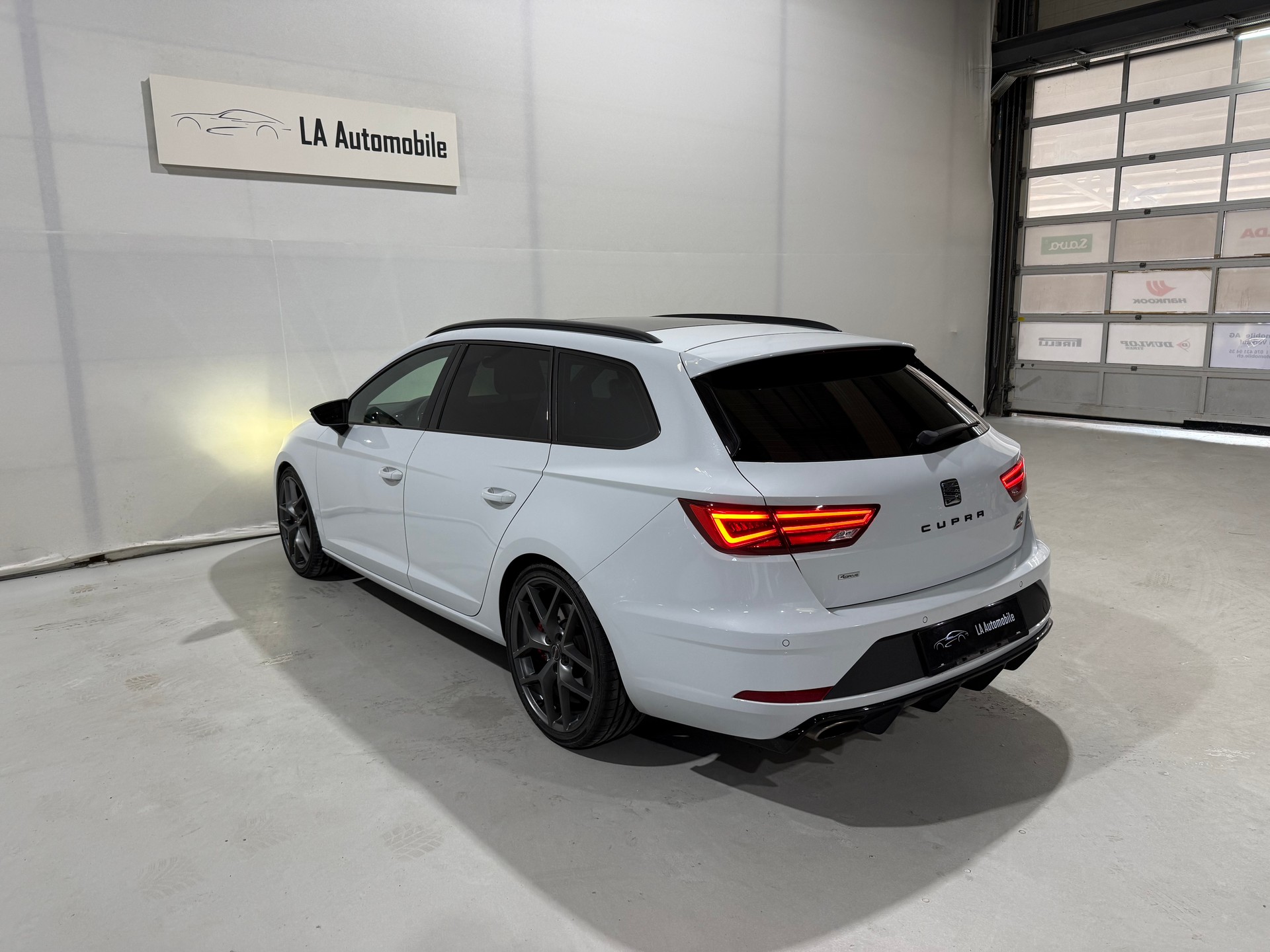 SEAT Leon ST 2.0 TSI Cupra 300 4 Drive DSG (CH)-image-9