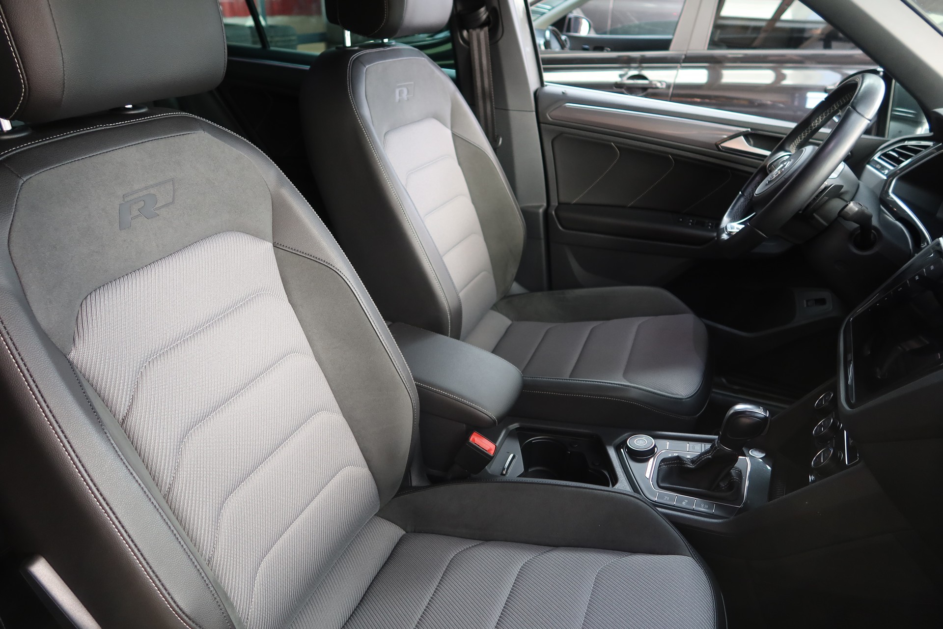 VW Tiguan 2.0TSI High 4M-image-8