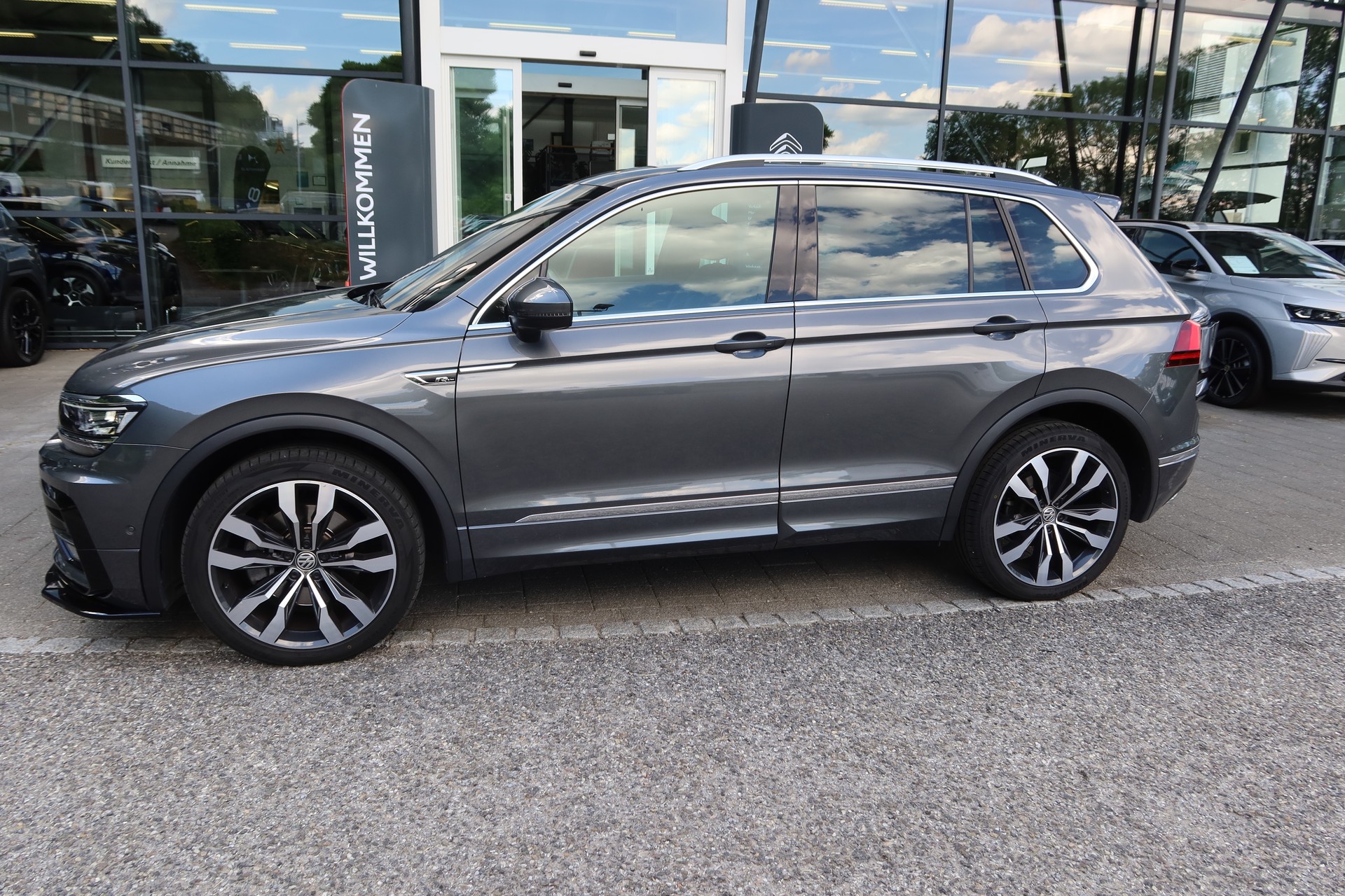 VW Tiguan 2.0TSI High 4M-image-2