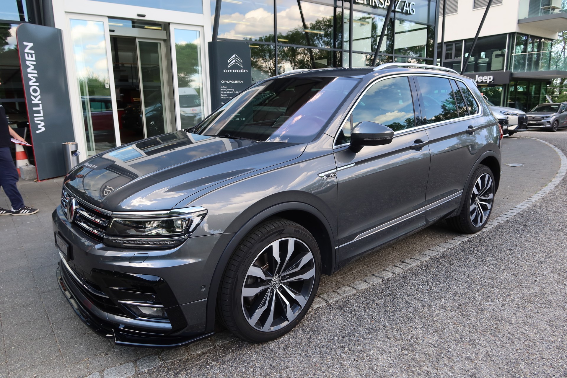 VW Tiguan 2.0TSI High 4M-image-1