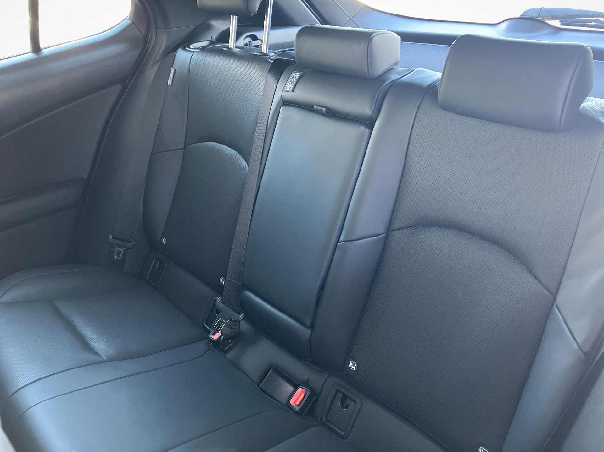LEXUS UX 300e Excellence-image-12