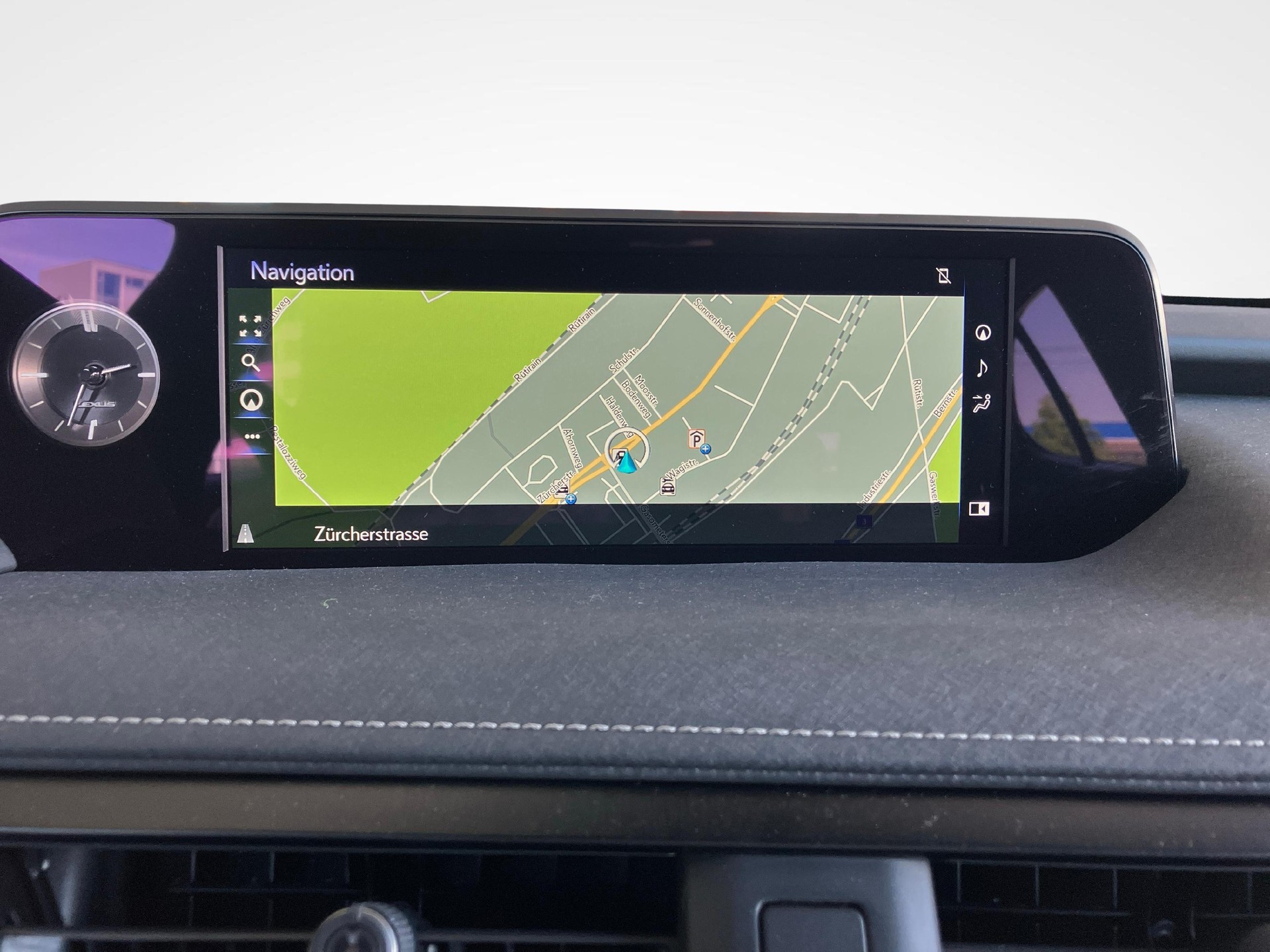 LEXUS UX 300e Excellence-image-14
