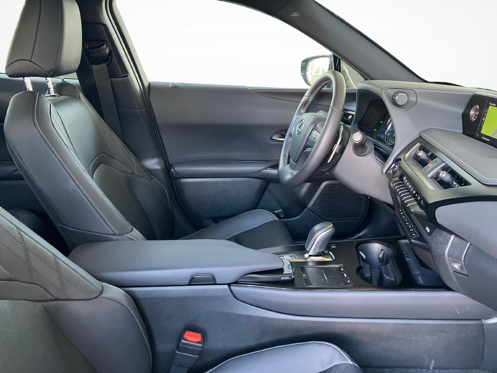 LEXUS UX 300e Excellence-image-11
