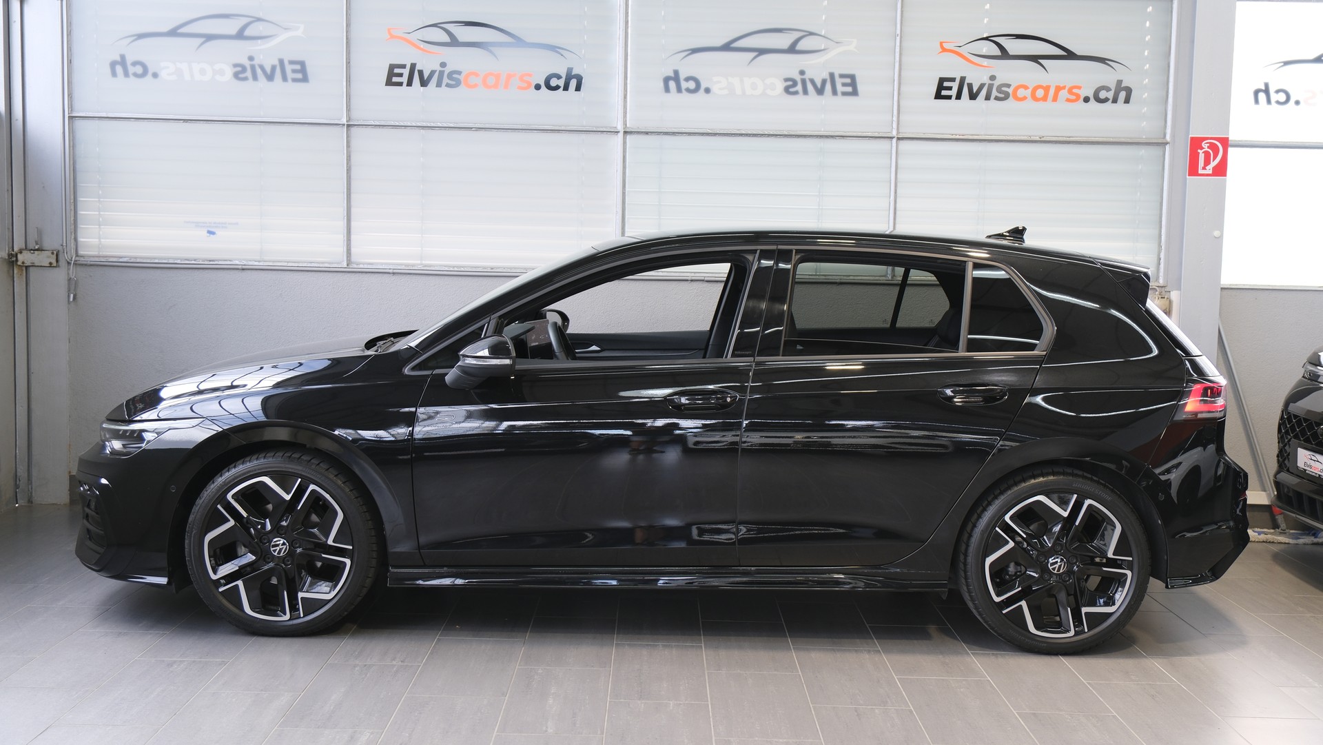 VW Golf 1.5 e TSI mHEV R-Line DSG * Black Style *-image-10