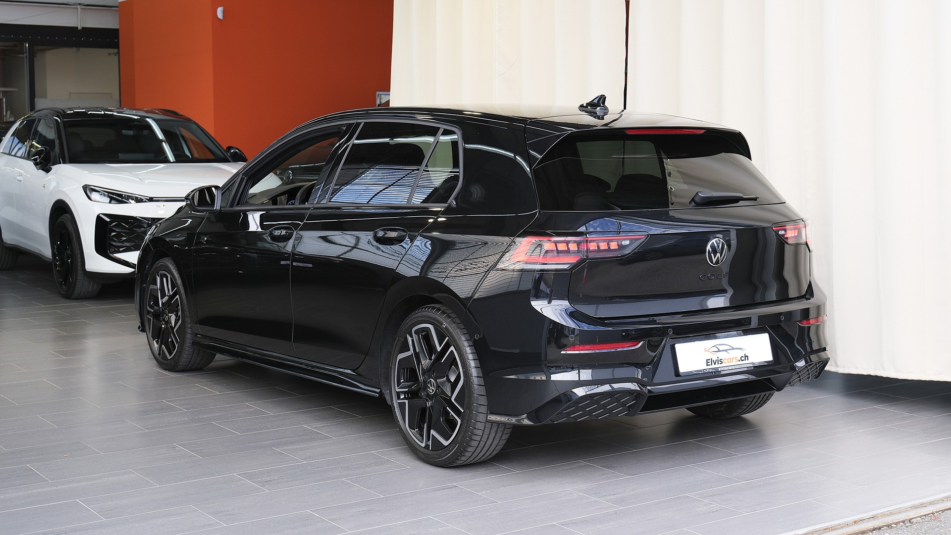 VW Golf 1.5 e TSI mHEV R-Line DSG * Black Style *-image-12