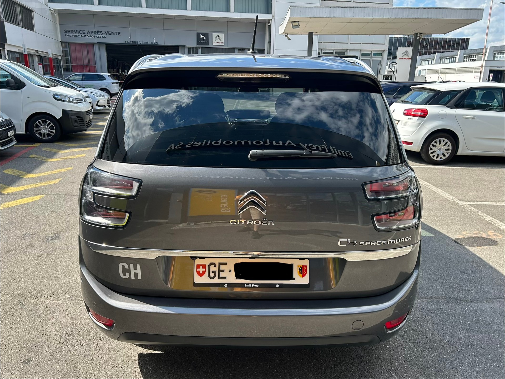 CITROEN 1.6 PureTech Shine-image-2