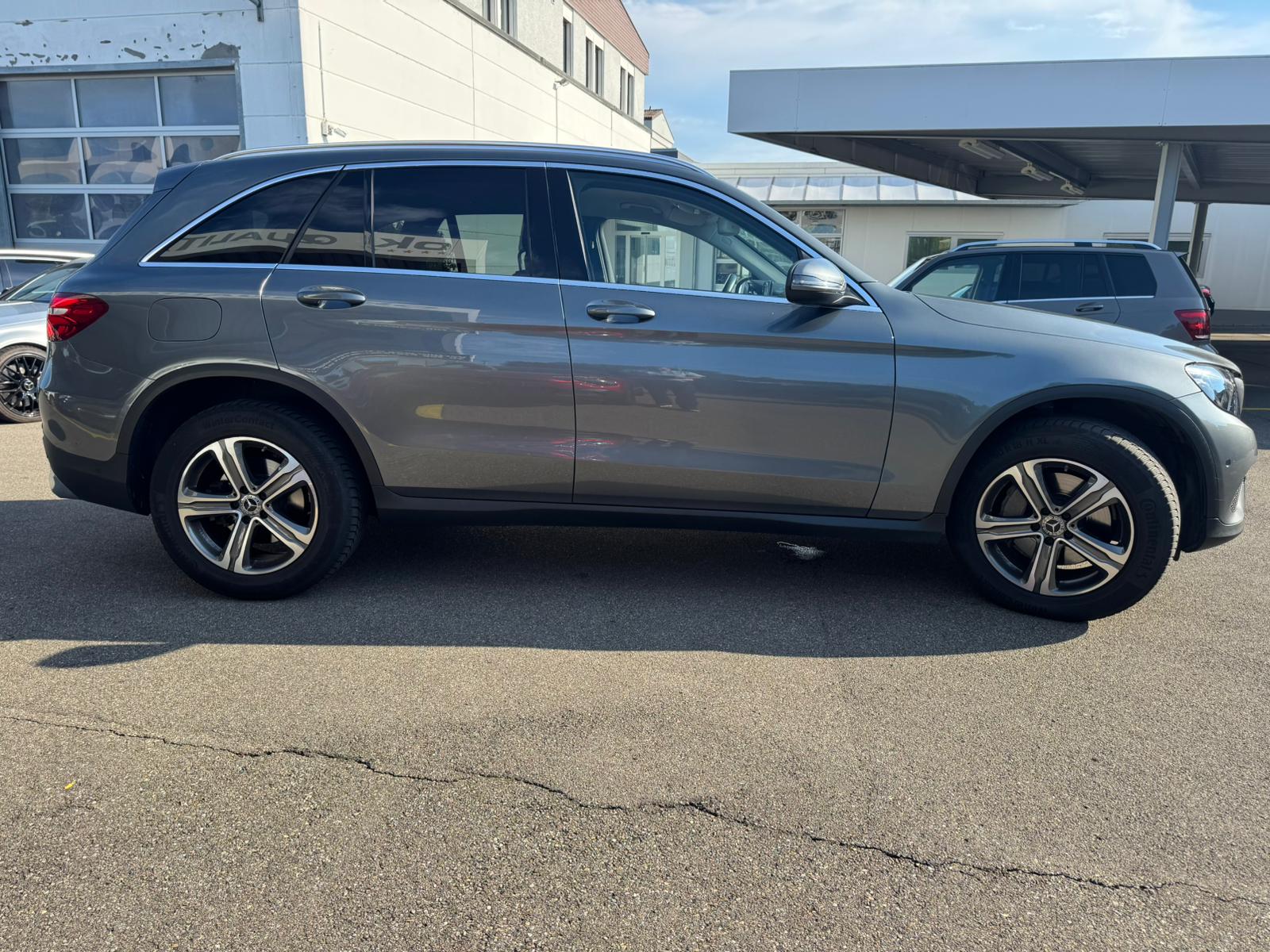 MERCEDES-BENZ GLC 250 Exclusive 4Matic 9G-Tronic-image-4