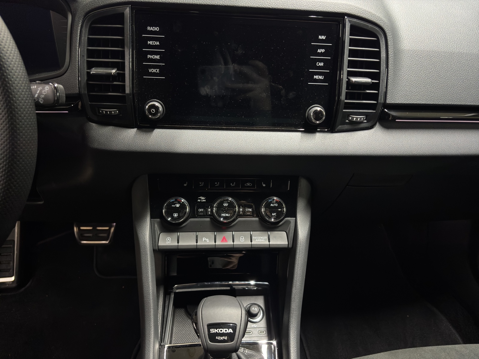 SKODA Karoq 2.0 TSI SportLine 4x4 DSG-image-10