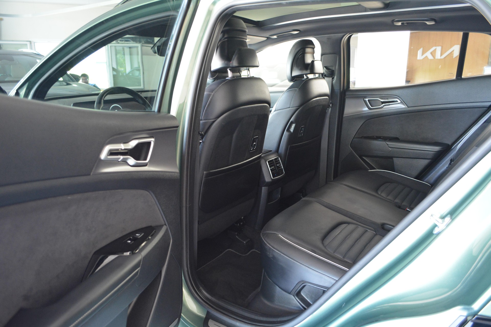 KIA Sportage 1.6 T-GDi Hybrid GT-Line-image-9