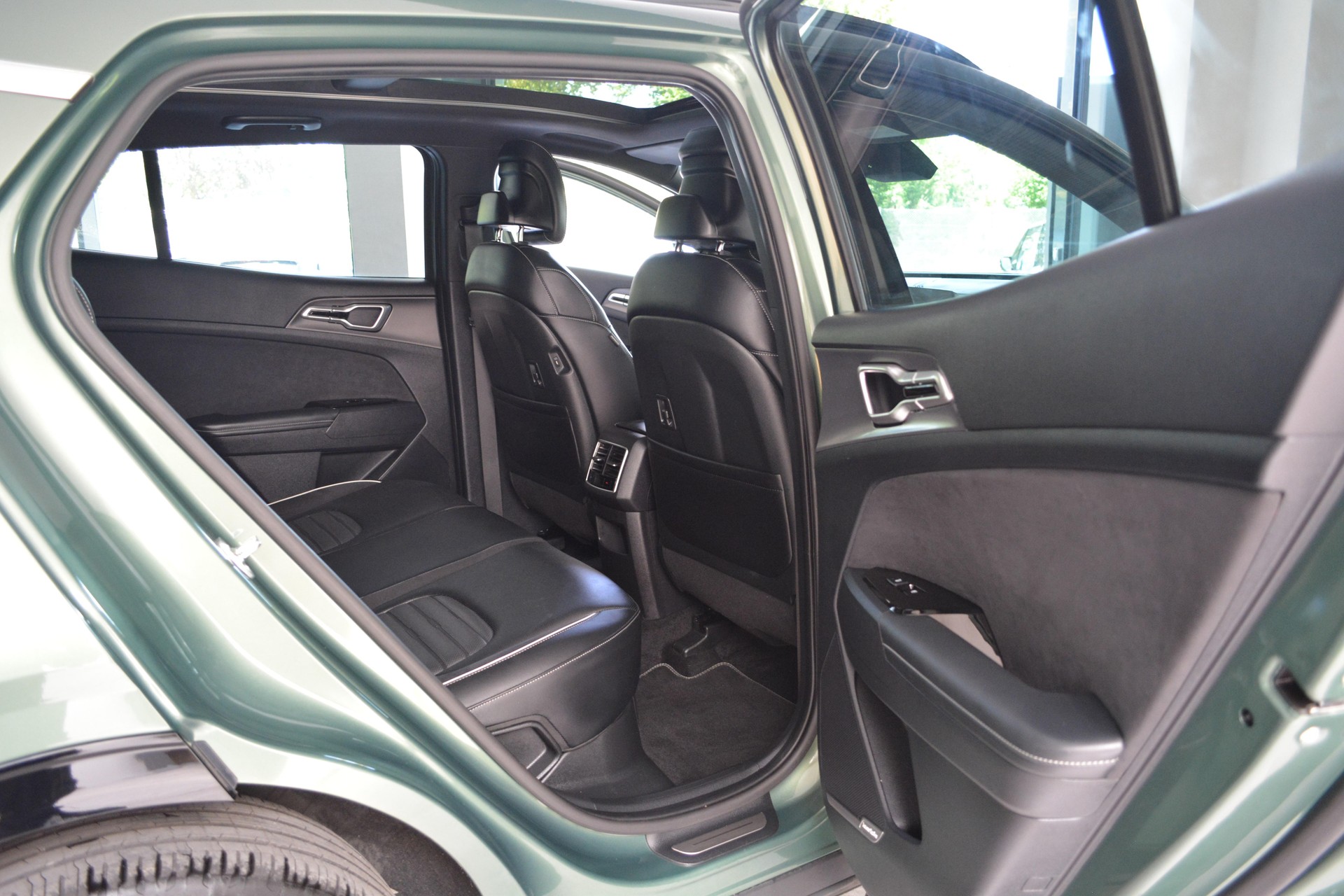KIA Sportage 1.6 T-GDi Hybrid GT-Line-image-10