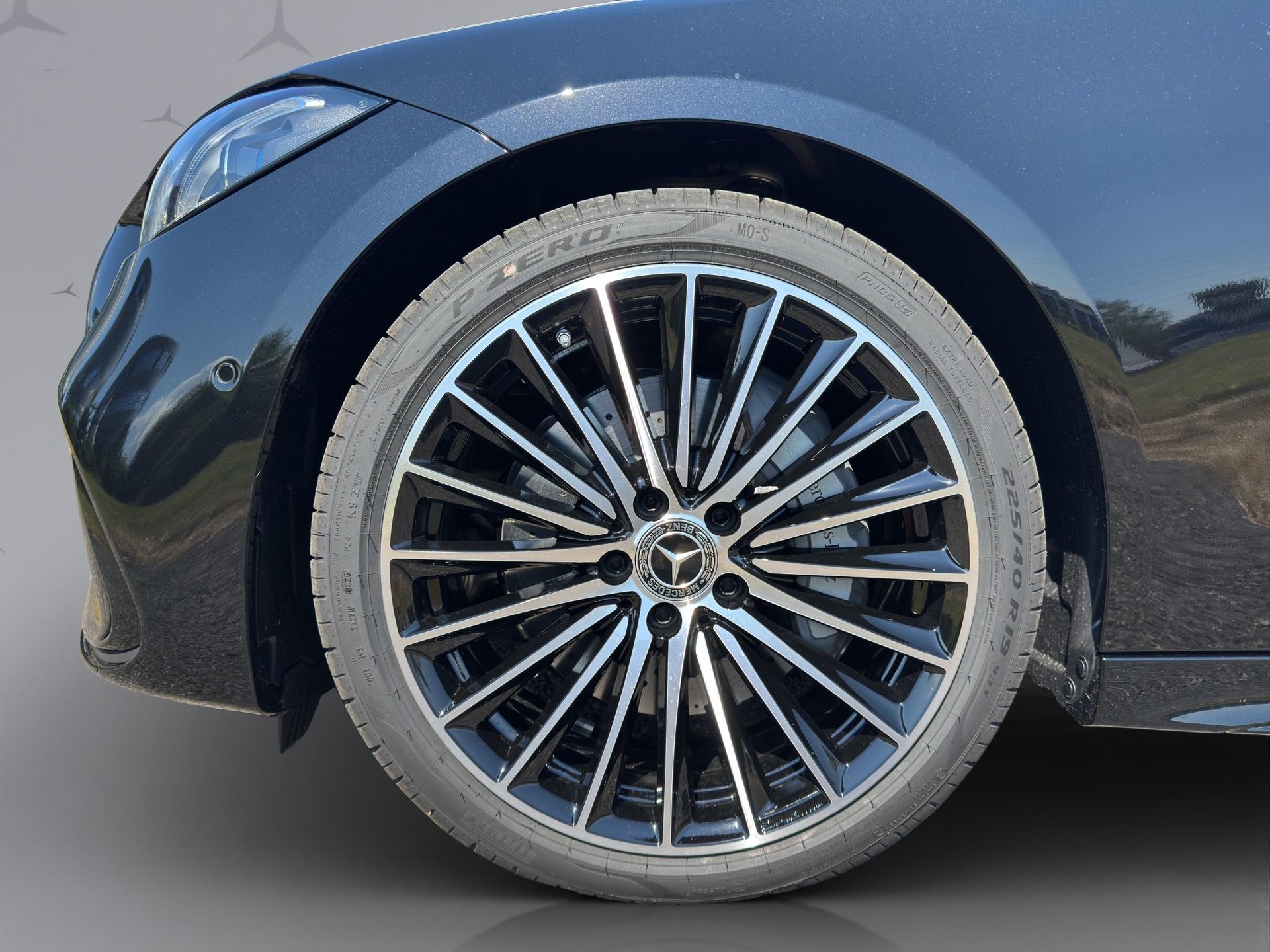 MERCEDES-BENZ C 220 d Swiss Star AMG Line 4matic-image-3