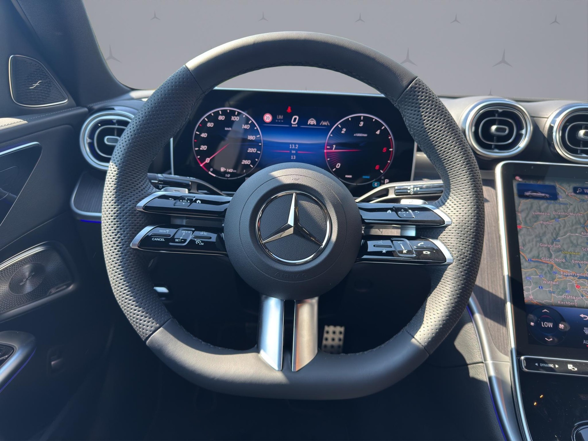 MERCEDES-BENZ C 220 d Swiss Star AMG Line 4matic-image-12