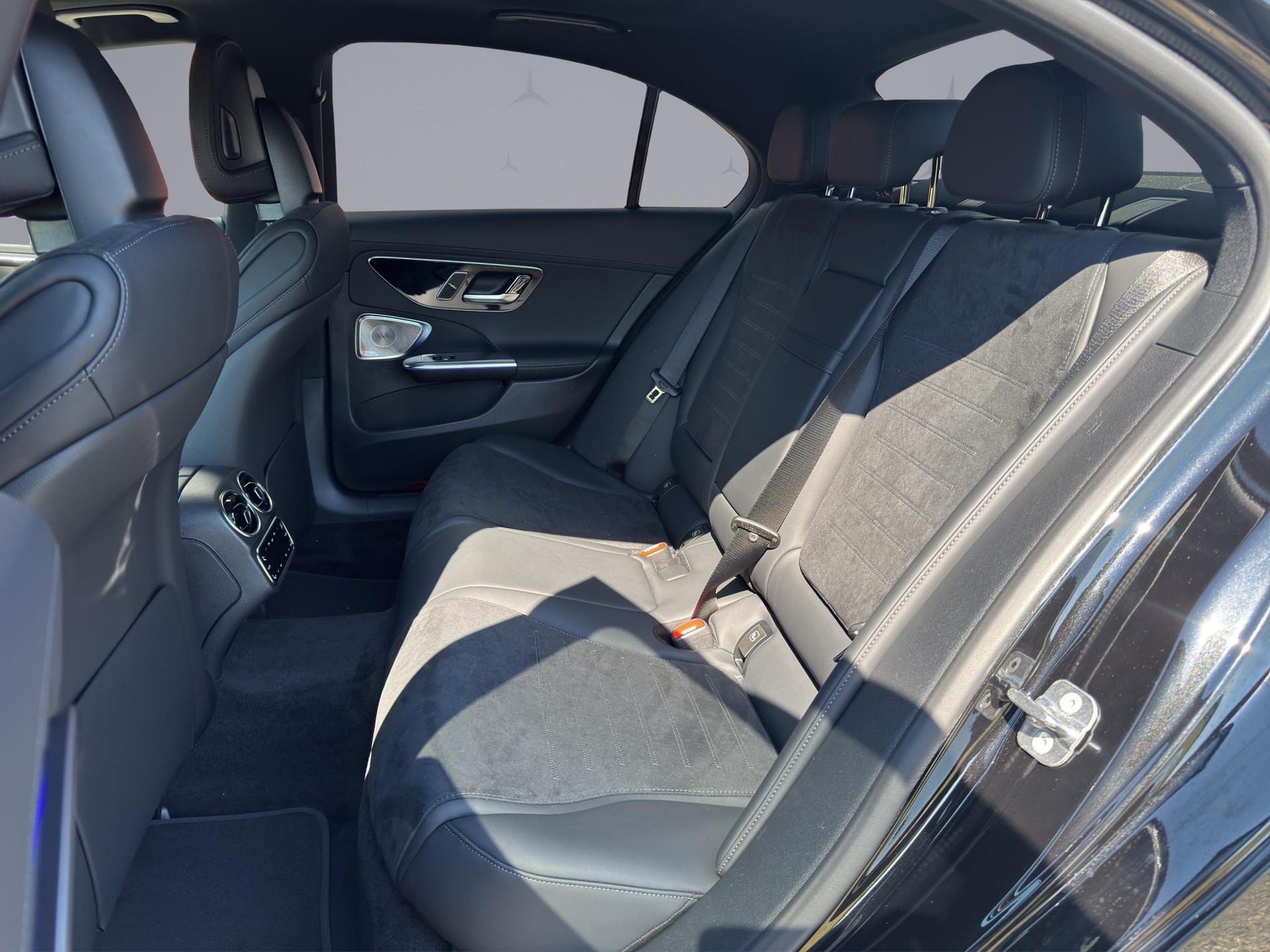 MERCEDES-BENZ C 220 d Swiss Star AMG Line 4matic-image-13