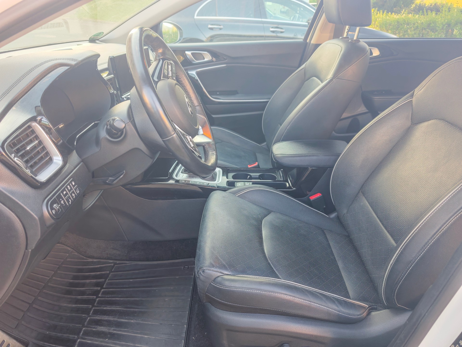 KIA 1.6 GDi Plug-in Hybrid Style-image-4