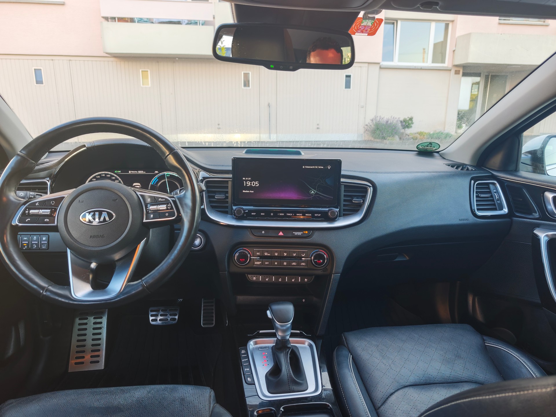 KIA 1.6 GDi Plug-in Hybrid Style-image-2